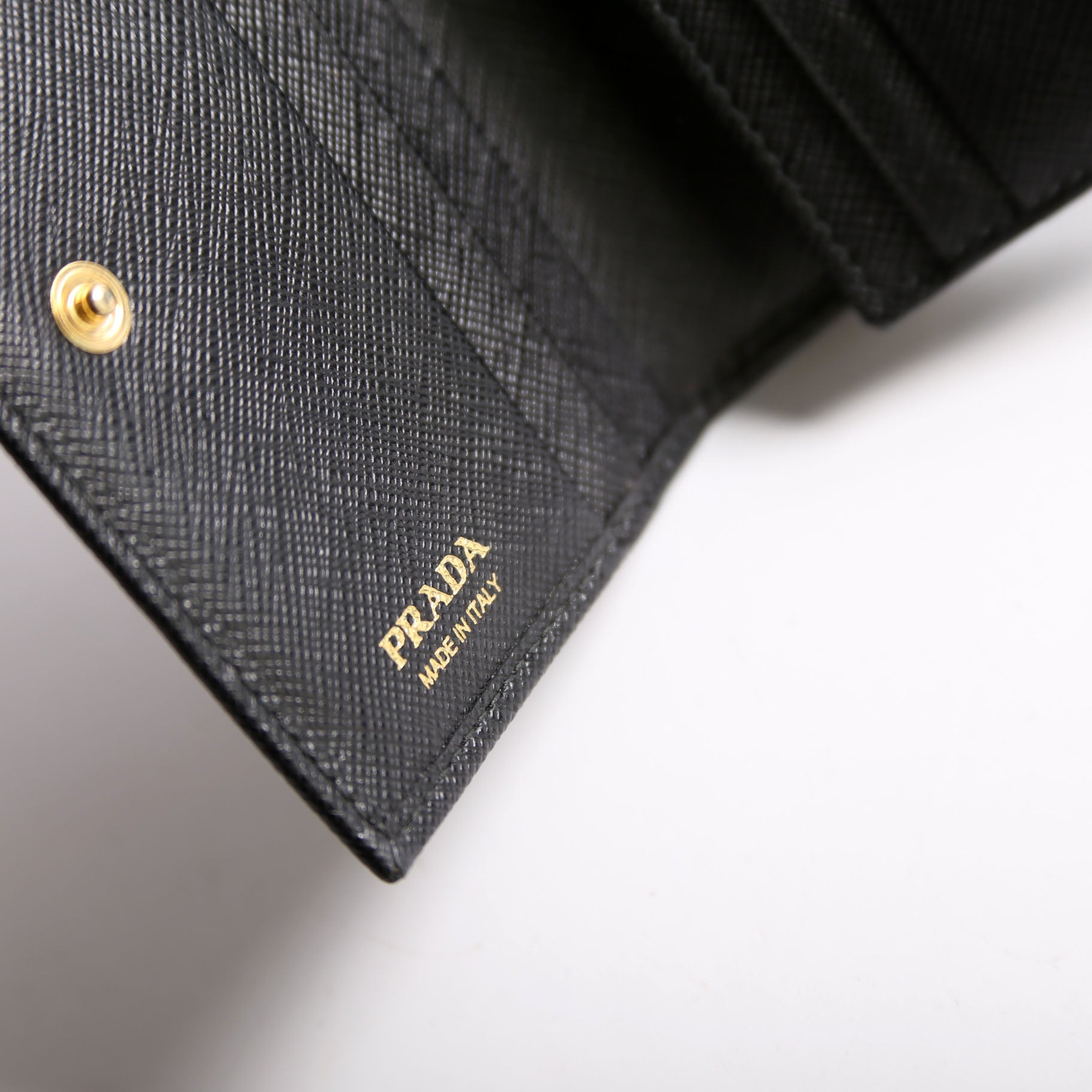 1MV021 Saffiano Triangle Logo Card Case Black