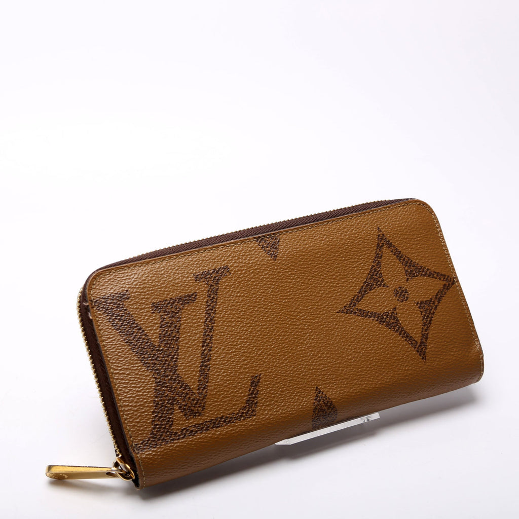 Zippy Wallet Giant Reverse Monogram