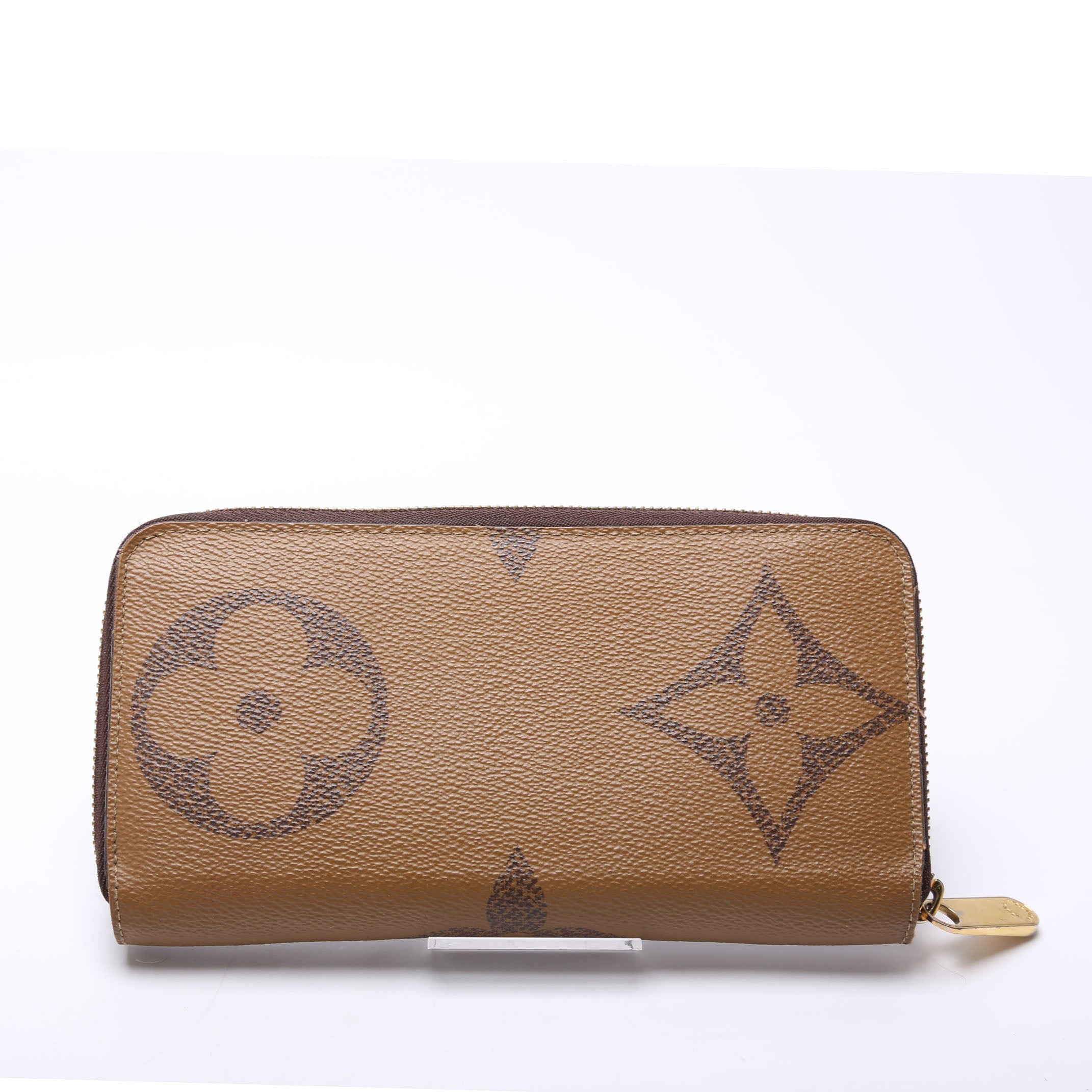 Zippy Wallet Giant Reverse Monogram