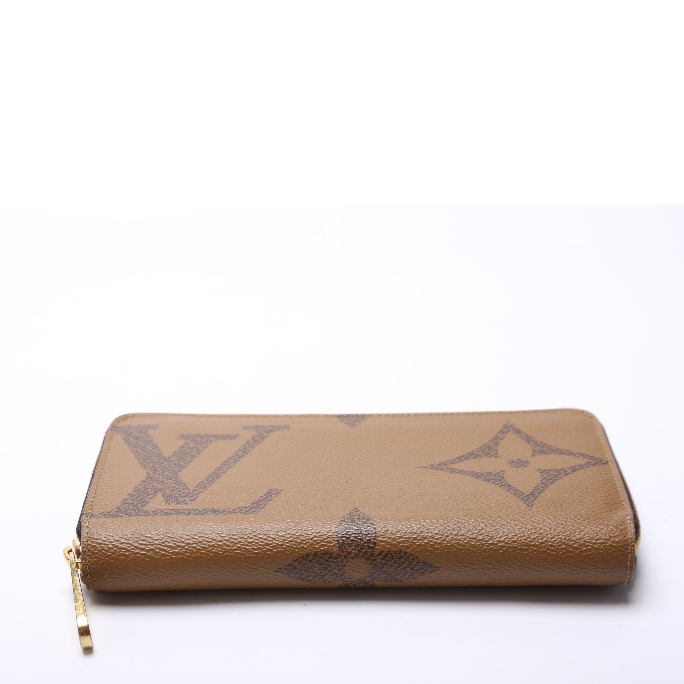 Zippy Wallet Giant Reverse Monogram