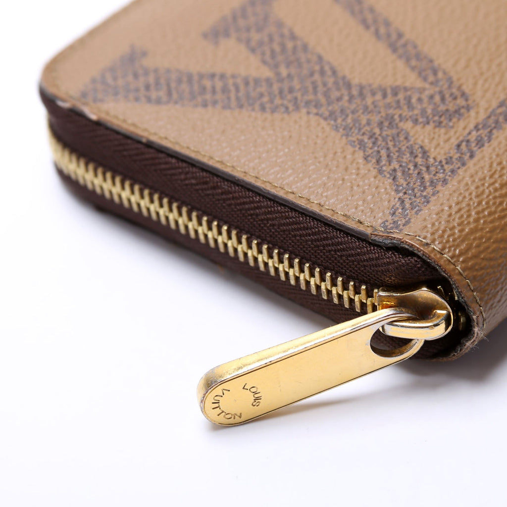 Zippy Wallet Giant Reverse Monogram