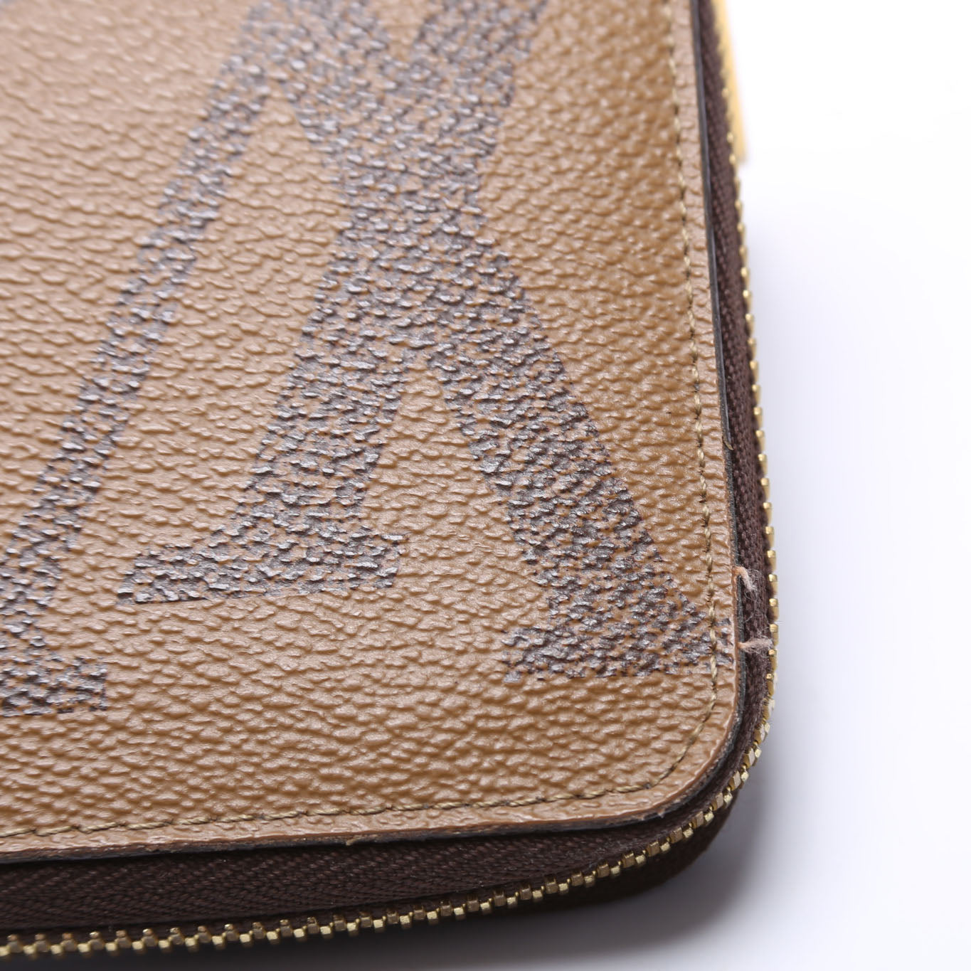Zippy Wallet Giant Reverse Monogram