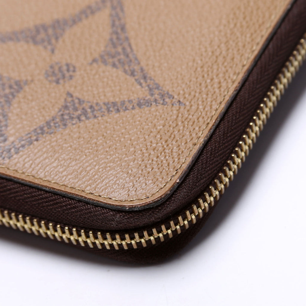Zippy Wallet Giant Reverse Monogram