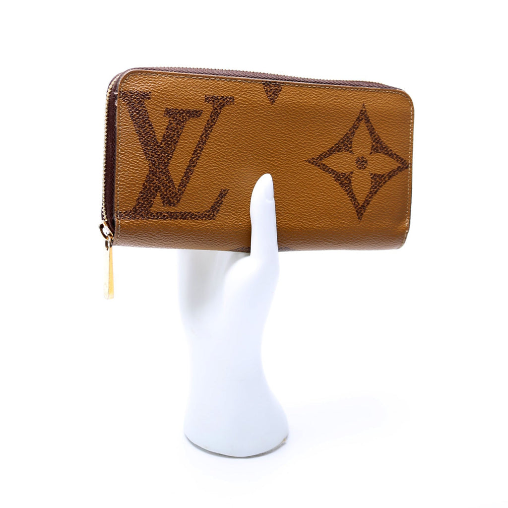 Zippy Wallet Giant Reverse Monogram