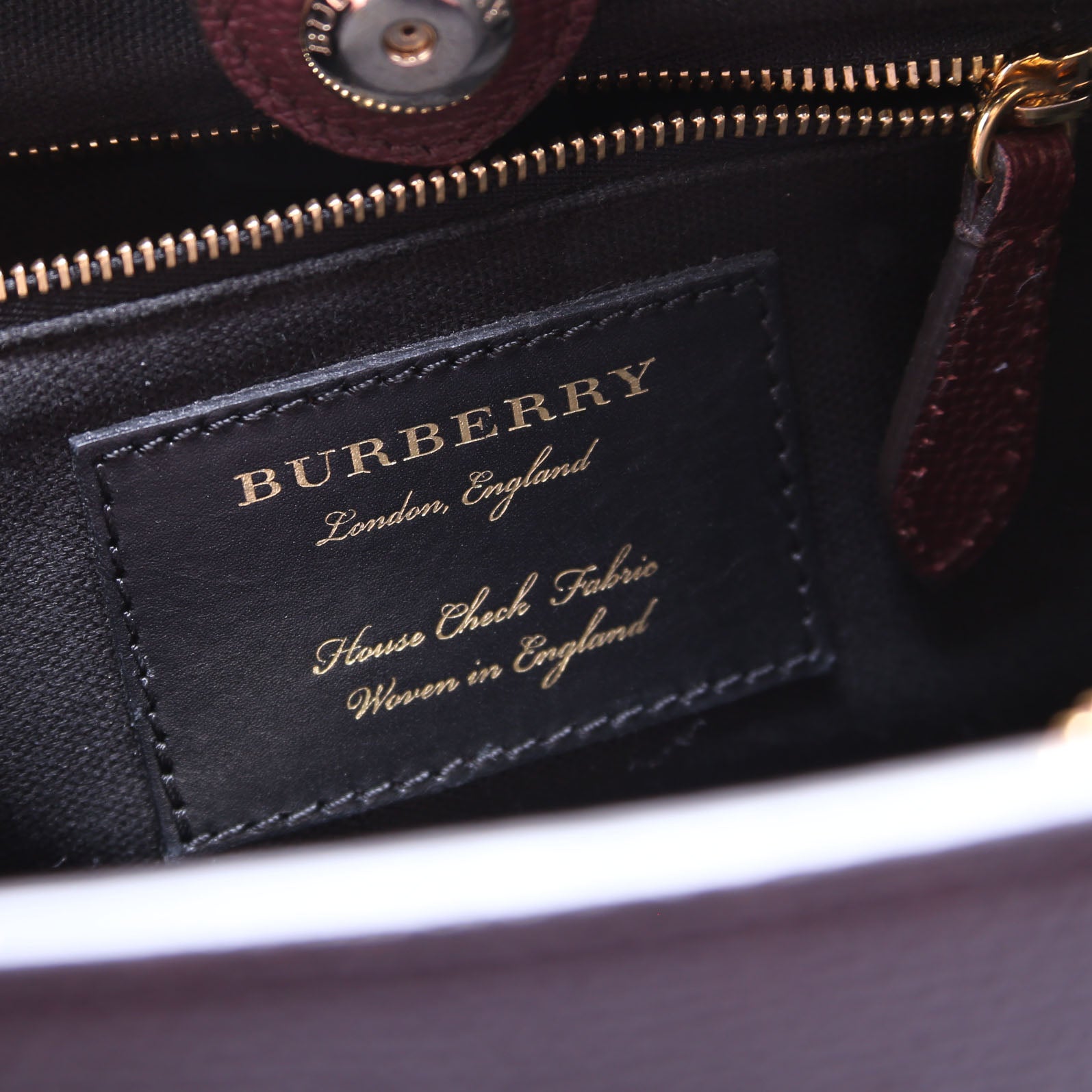 3962178 Banner Tote Medium Burgundy