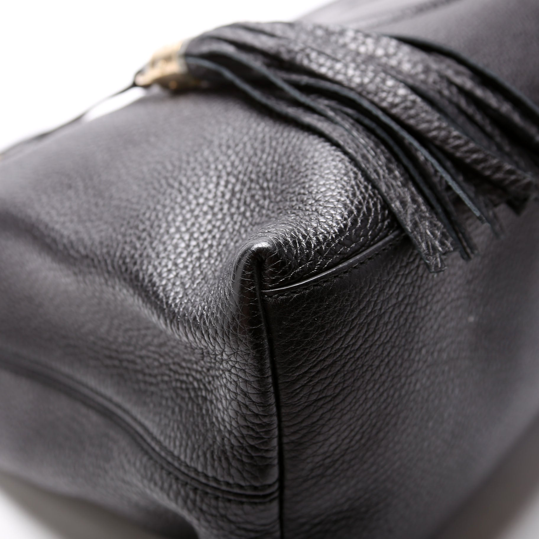 308982 Soho Leather Shoulder Medium Black