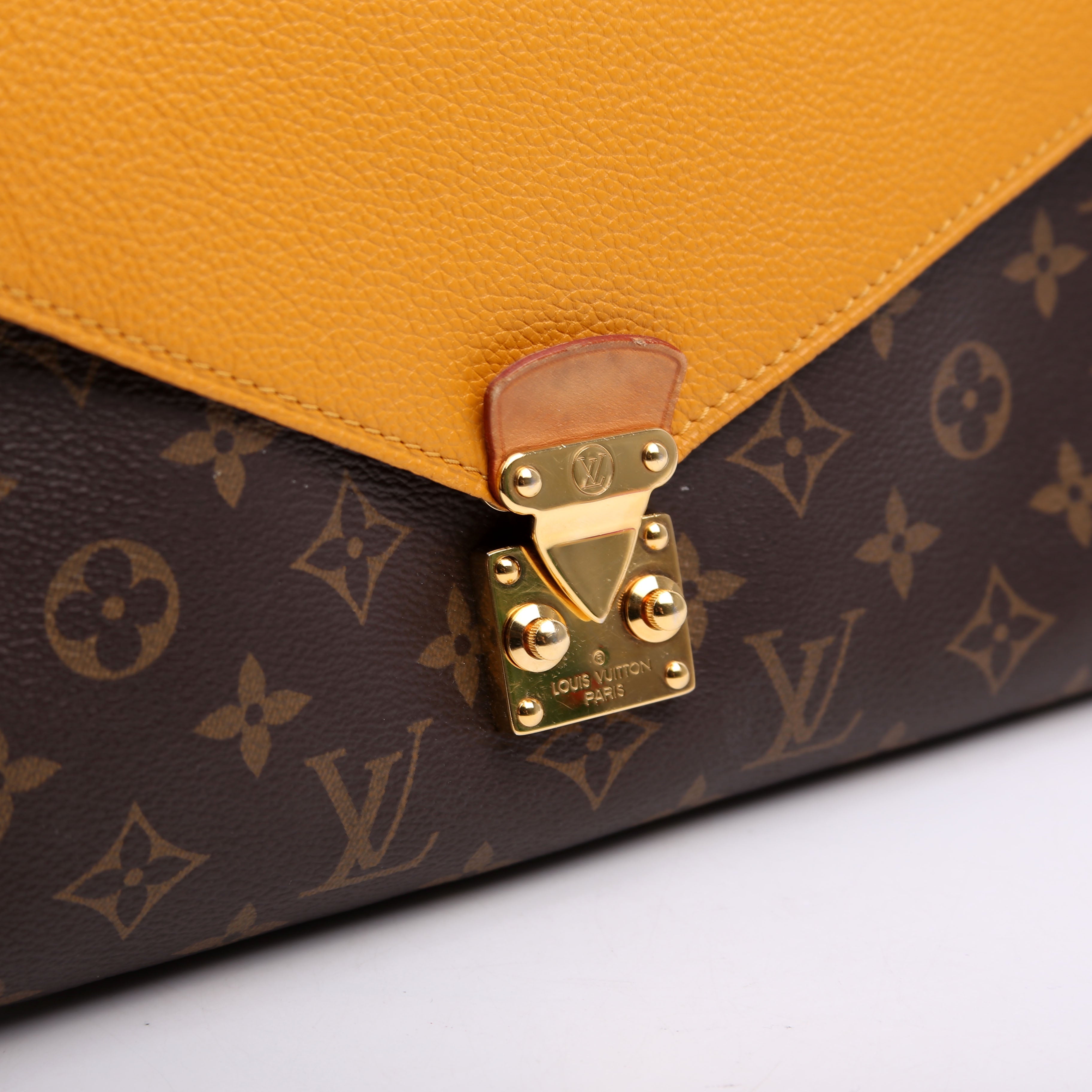 Pallas Chain Monogram Yellow