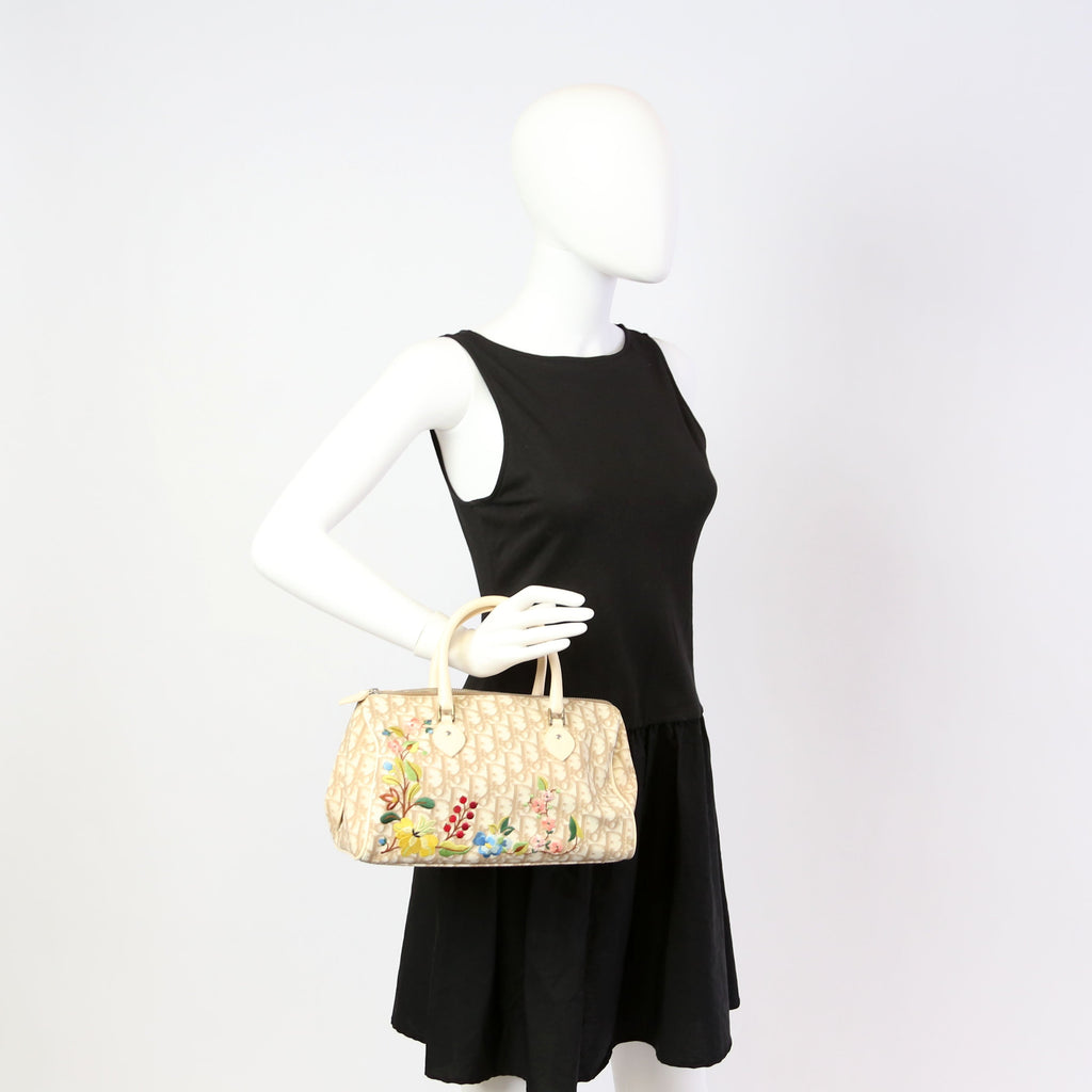Diorissmo Boston Embroidered Flowers Beige