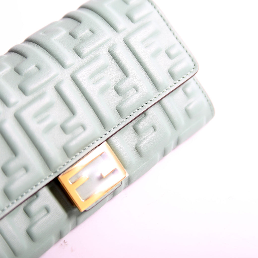 8M0365 FF Embossed Wallet On Chain Green