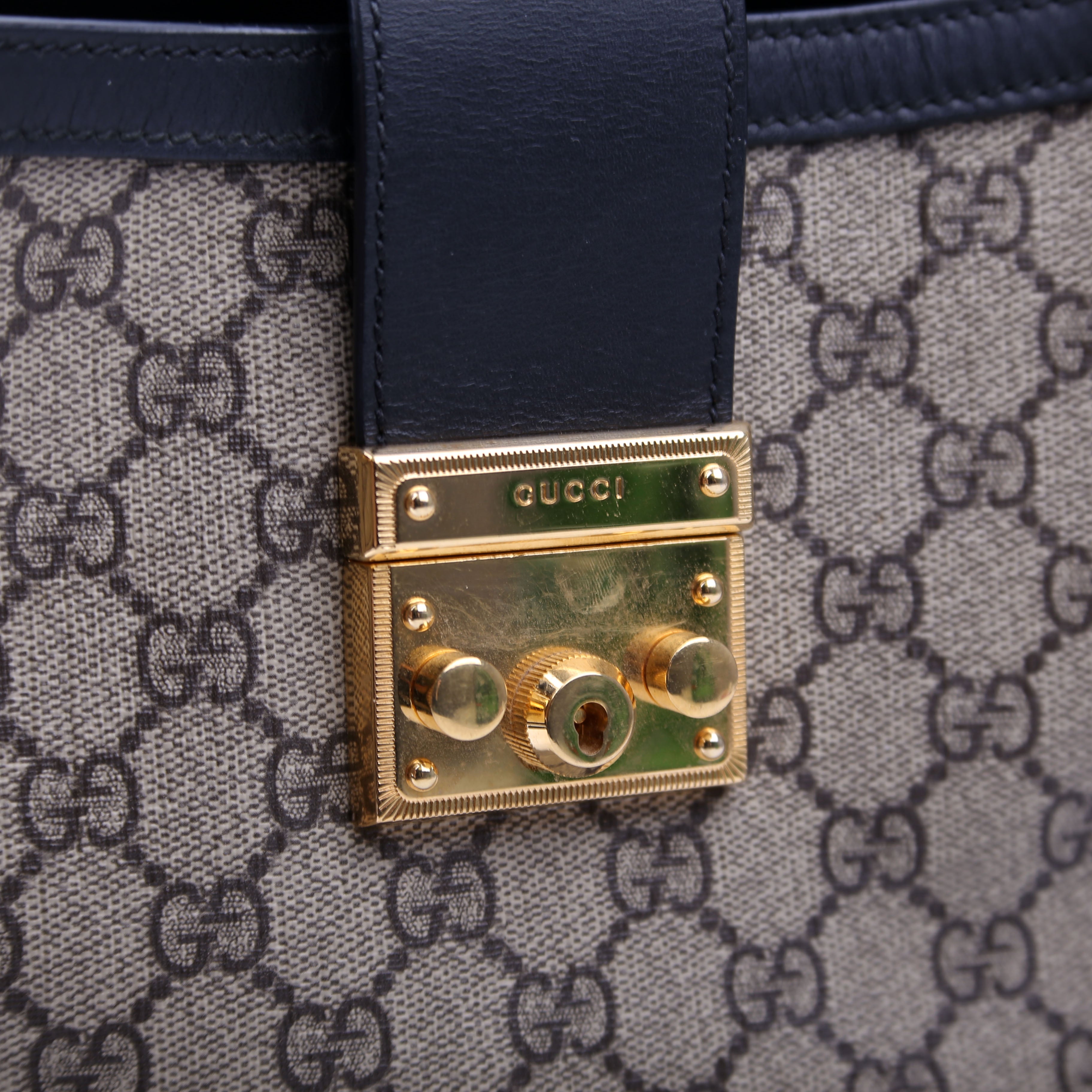 479197 Padlock GG Shoulder Medium Black