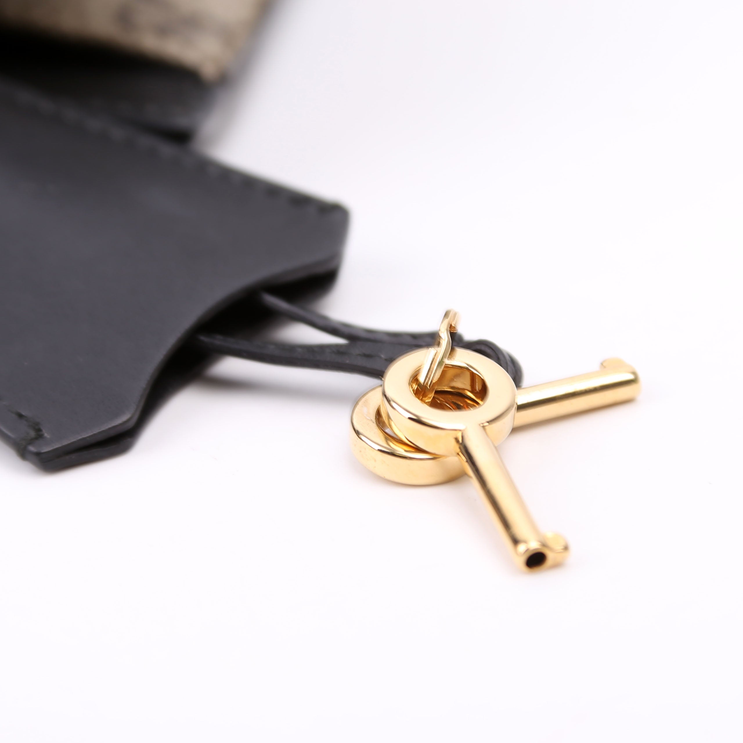 479197 Padlock GG Shoulder Medium Black