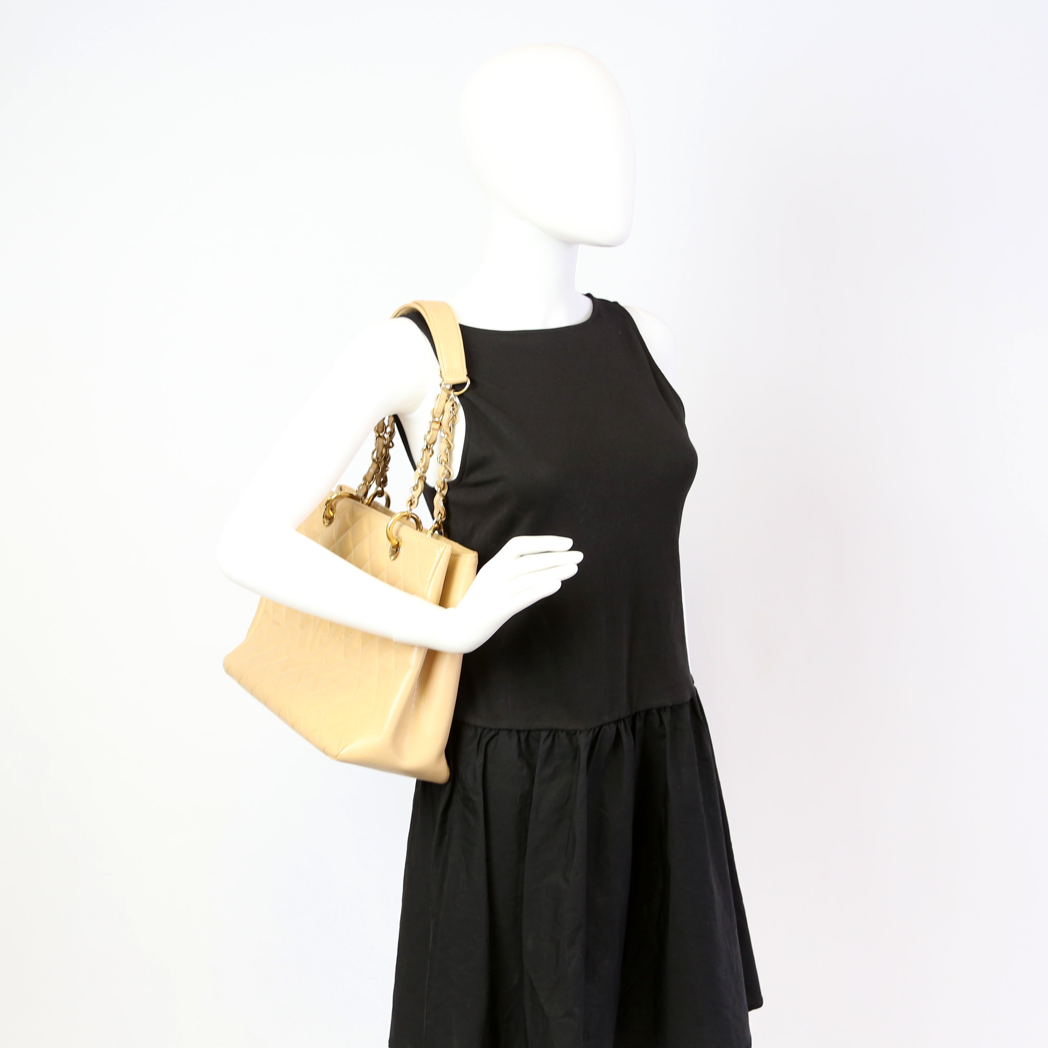 Grand Shopping Tote Caviar Nude