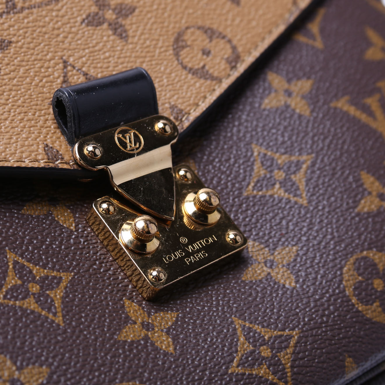 Pochette Metis Reversed Monogram
