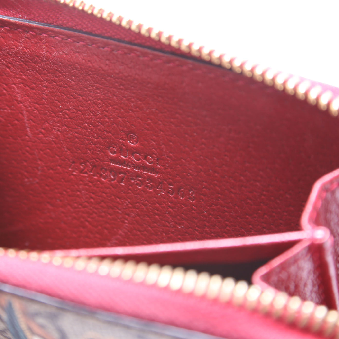 424897 GG Supreme Tian Zip Around Card Case Beige/Red