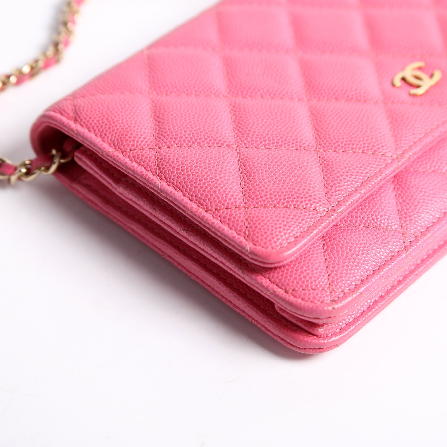 Wallet On Chain Classic Quilted Caviar Pink