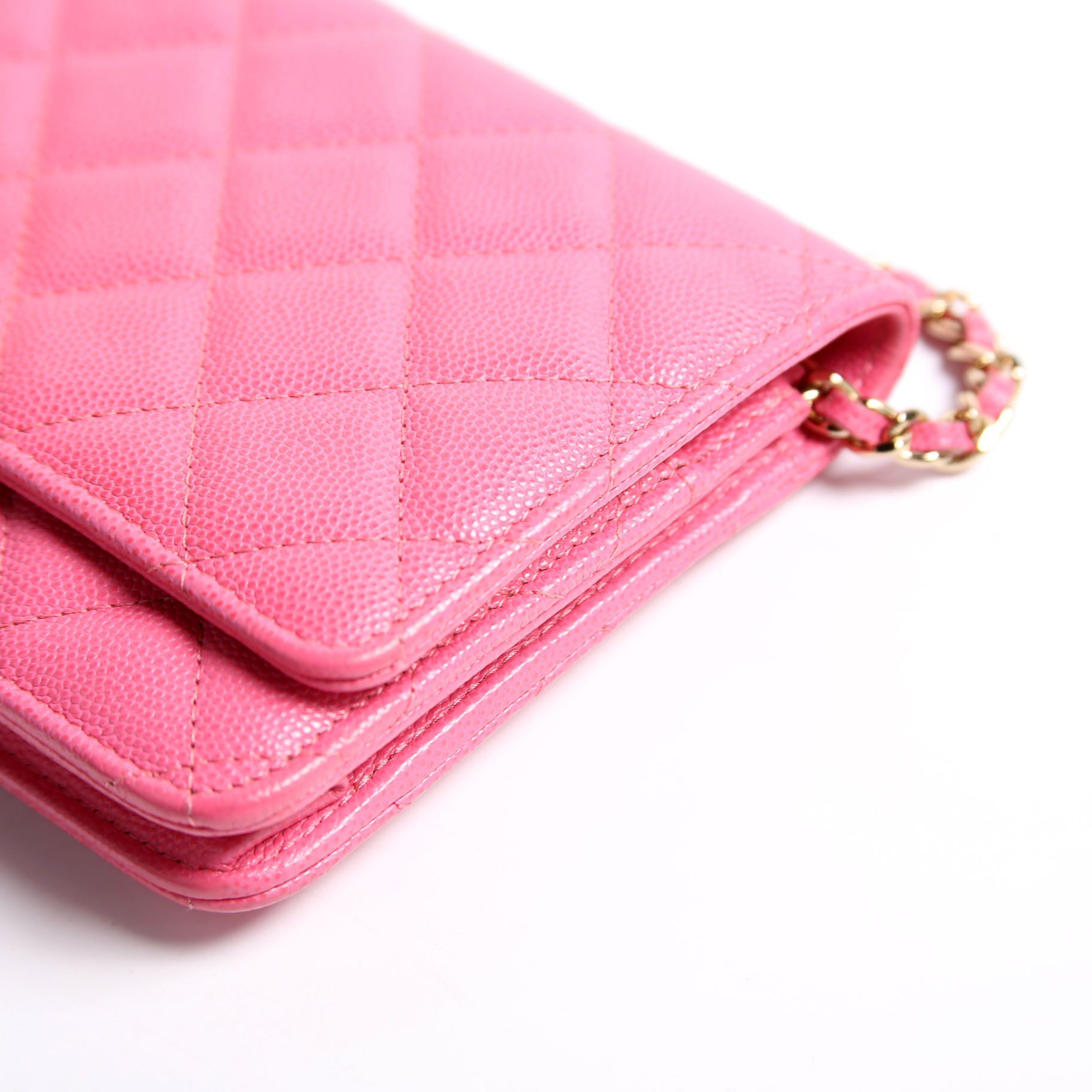 Wallet On Chain Classic Quilted Caviar Pink