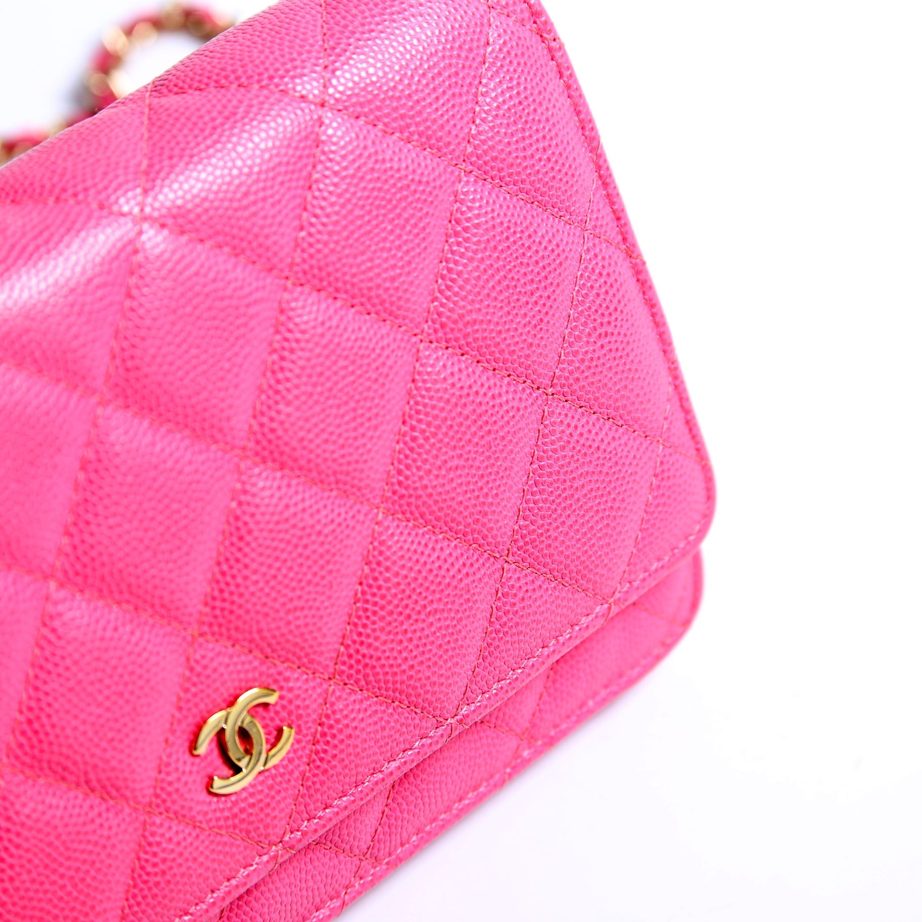 Wallet On Chain Classic Quilted Caviar Pink