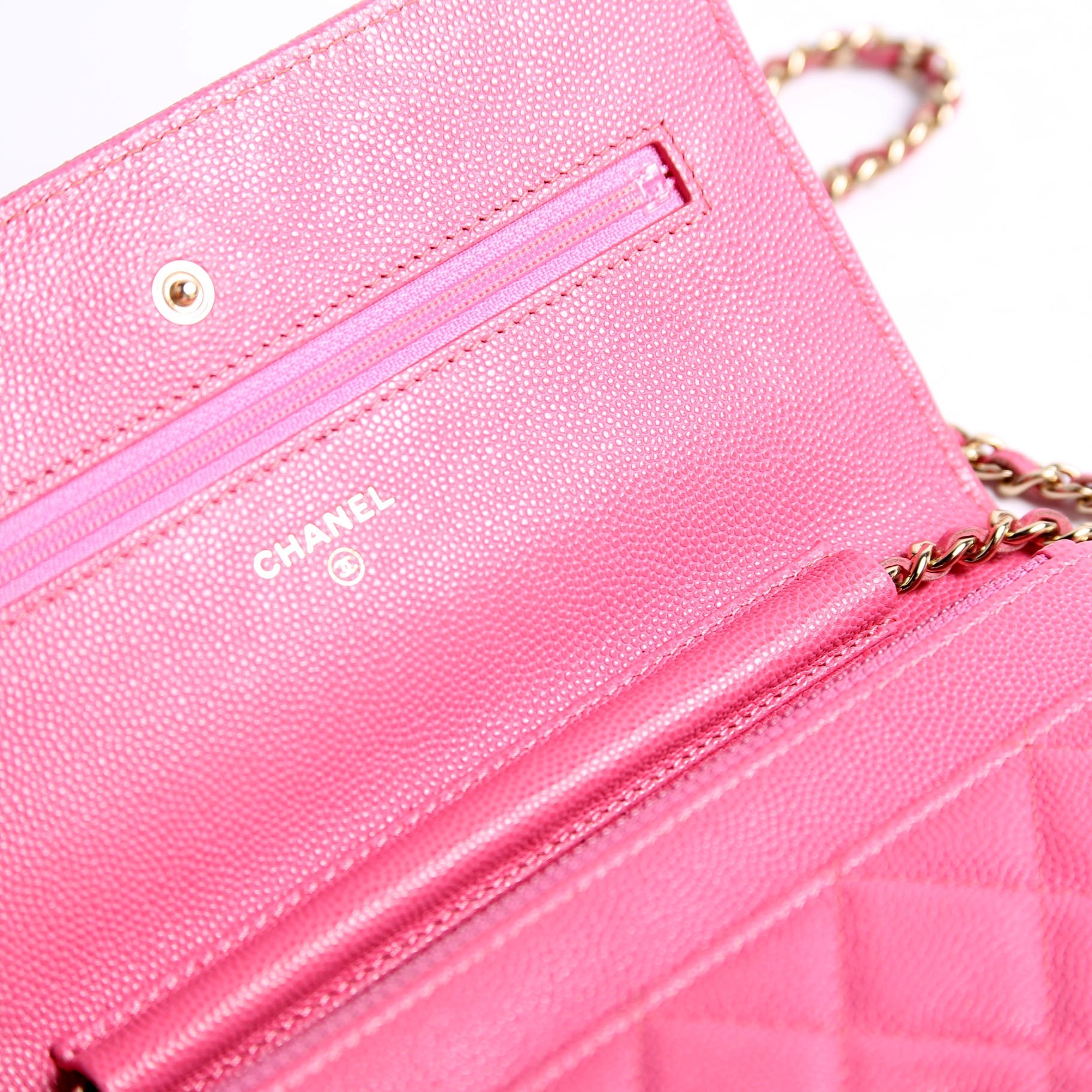 Wallet On Chain Classic Quilted Caviar Pink