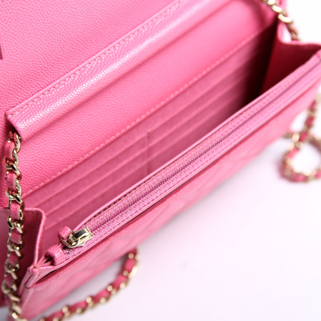 Wallet On Chain Classic Quilted Caviar Pink