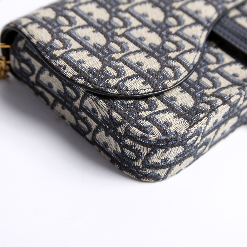 Oblique Chain Saddle Pouch