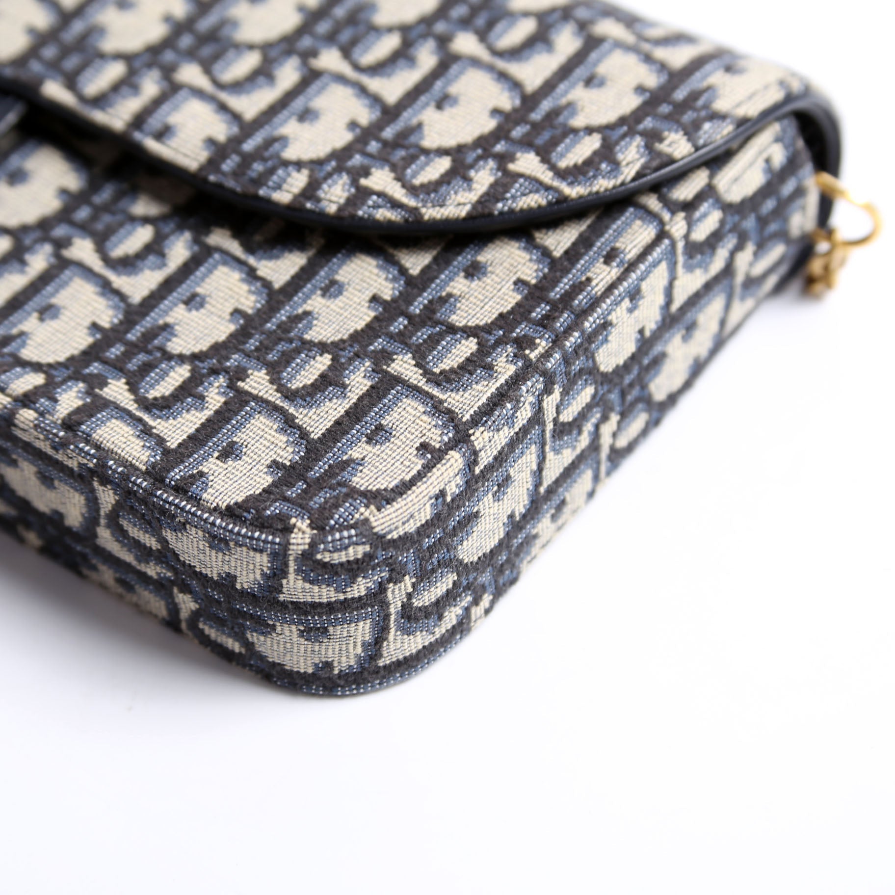 Oblique Chain Saddle Pouch