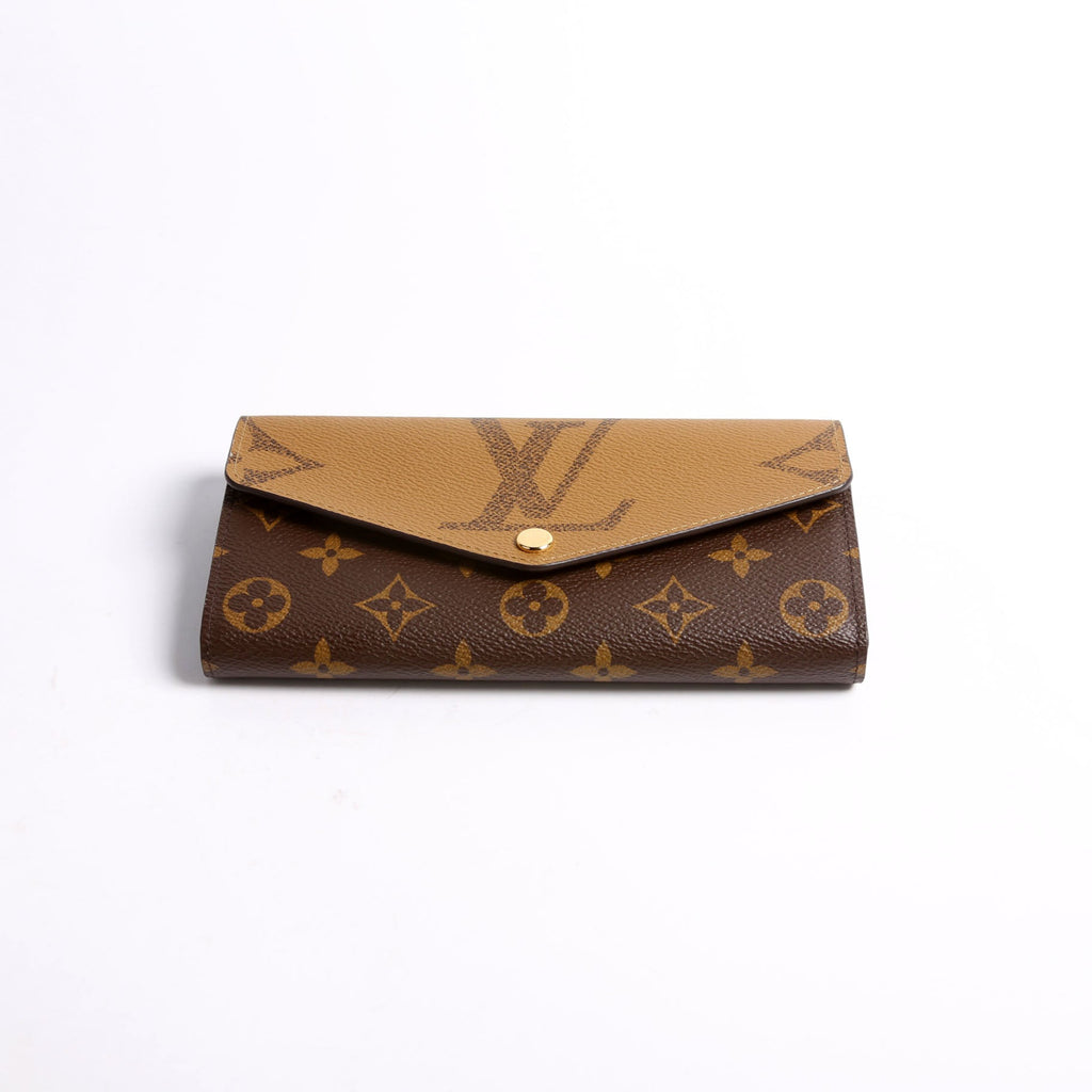 Sarah Wallet Giant Reverse Monogram