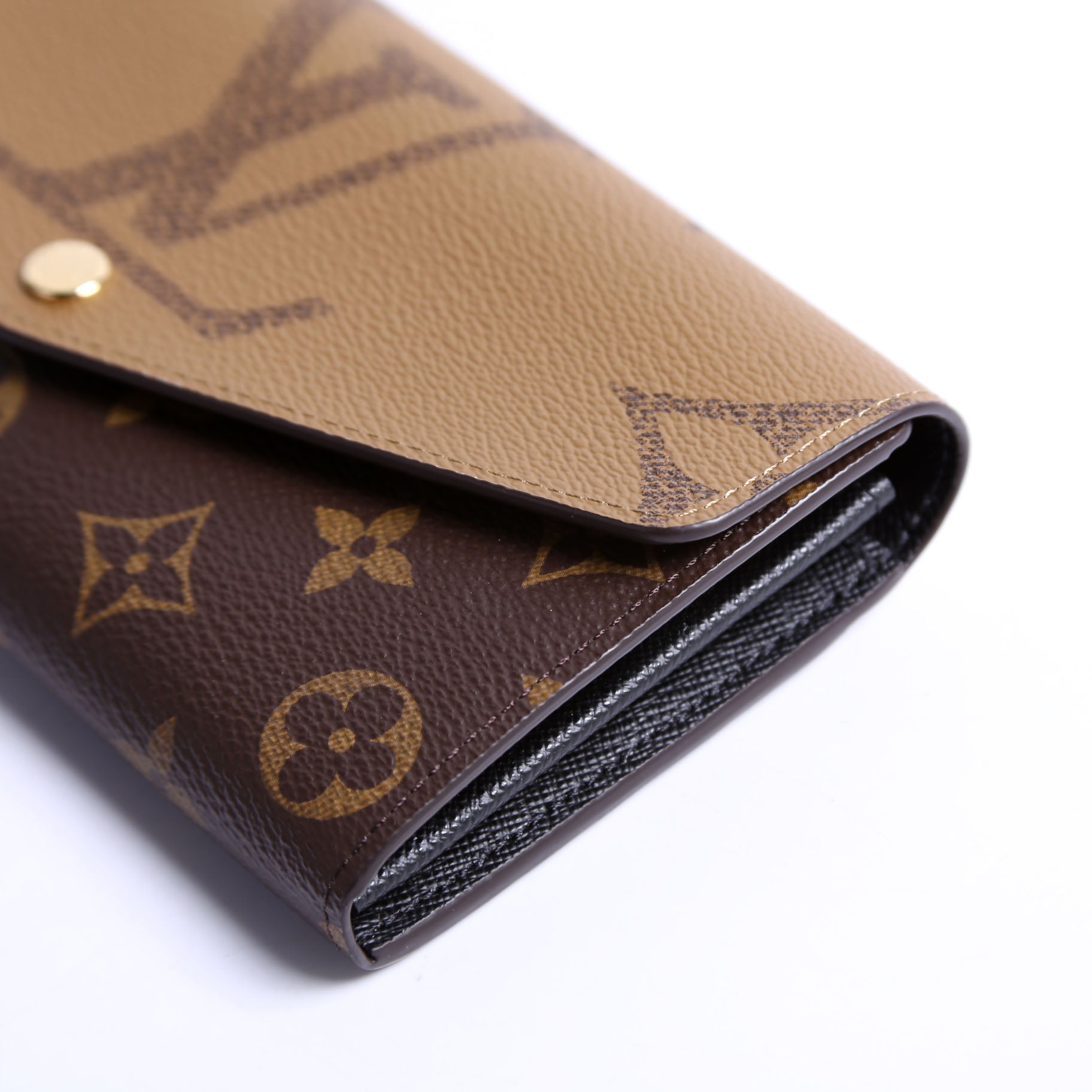 Sarah Wallet Giant Reverse Monogram