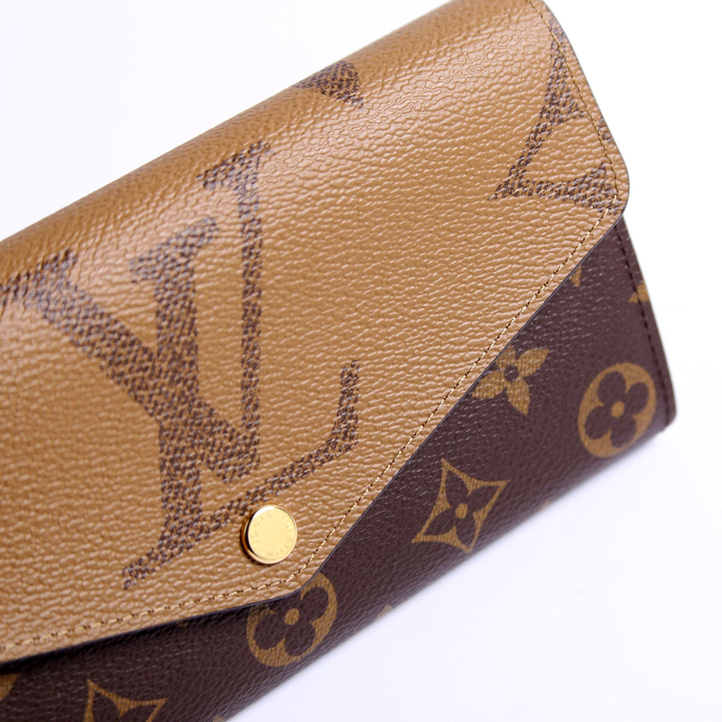 Sarah Wallet Giant Reverse Monogram