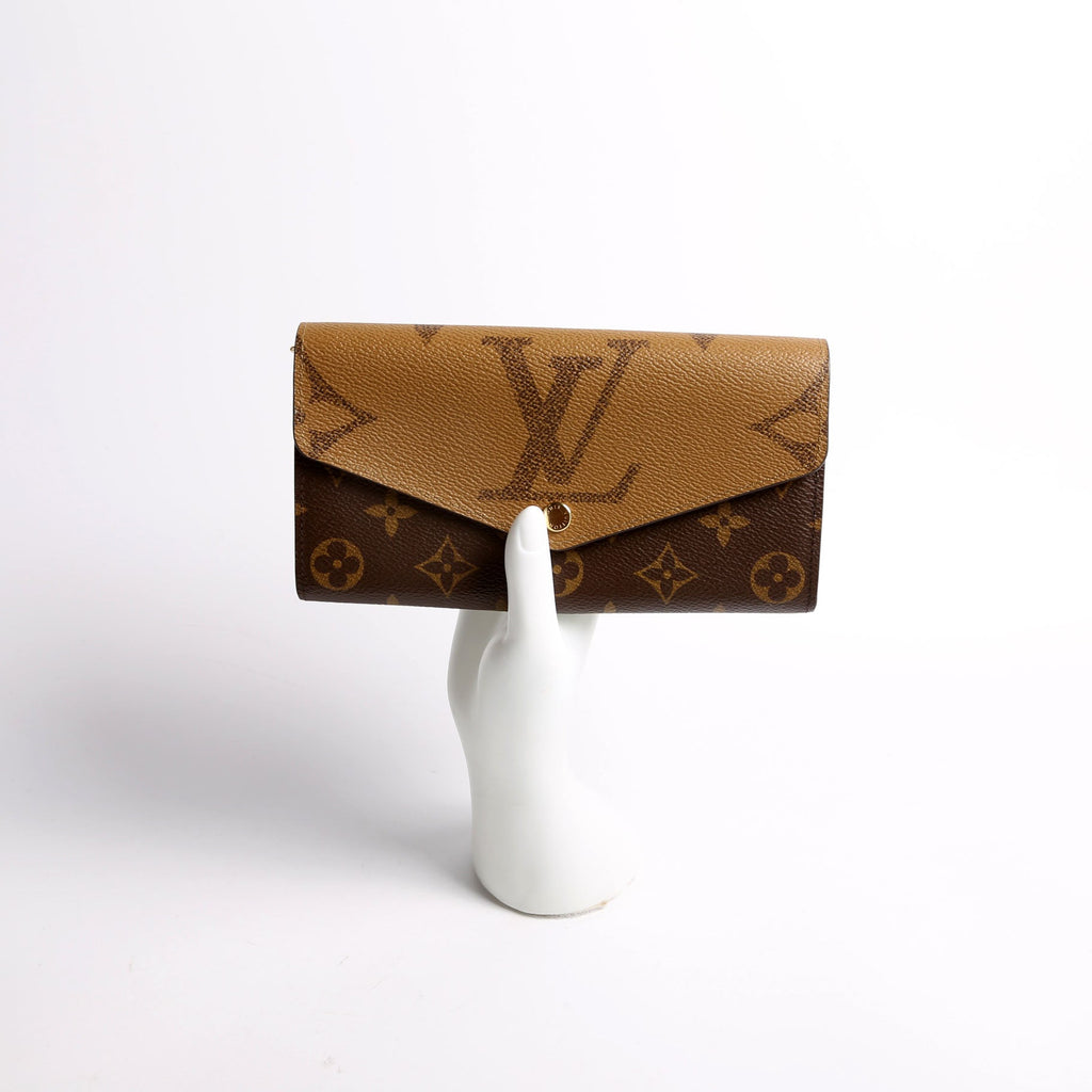 Sarah Wallet Giant Reverse Monogram