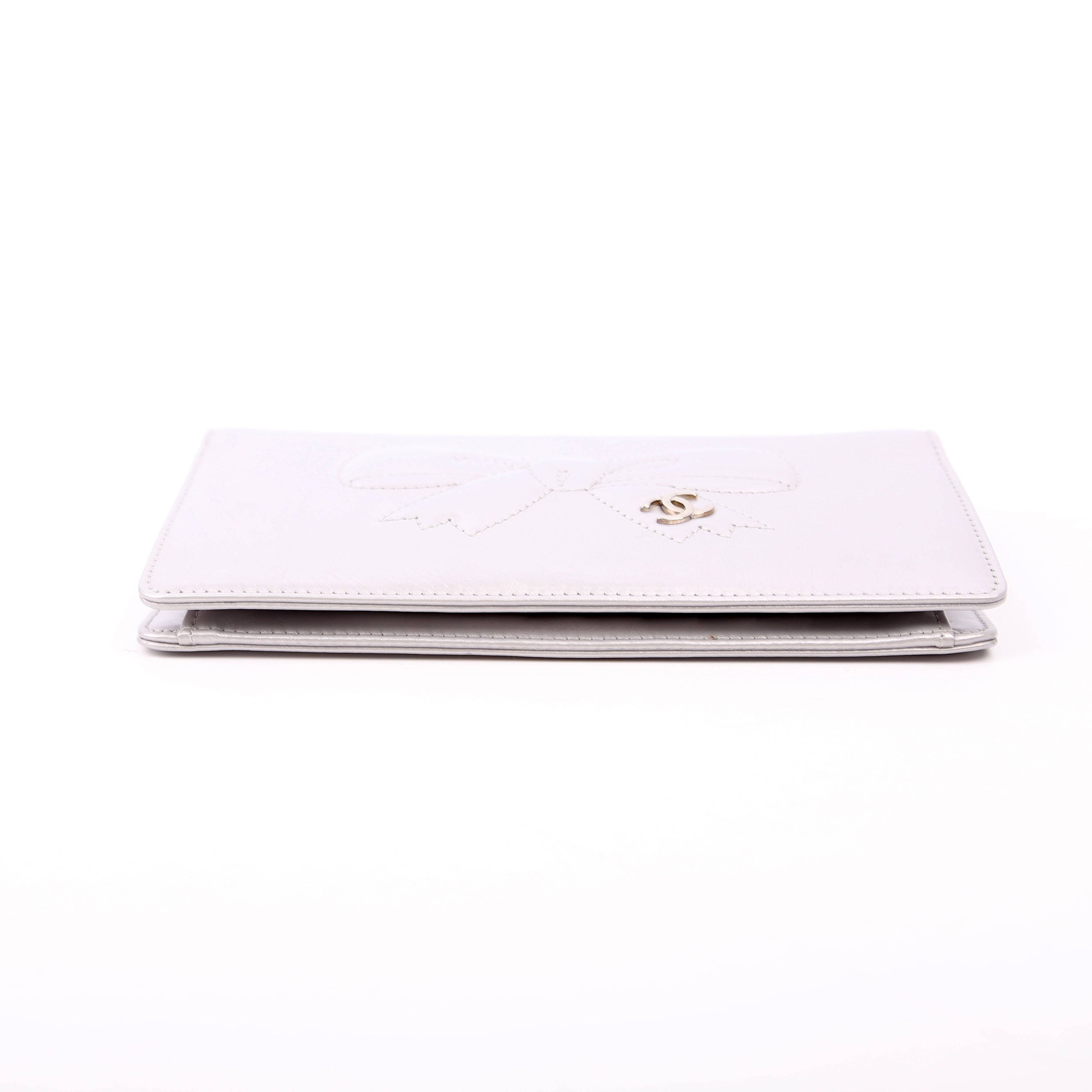 CC Bow Bi-Fold Wallet Metallic 12M Silver