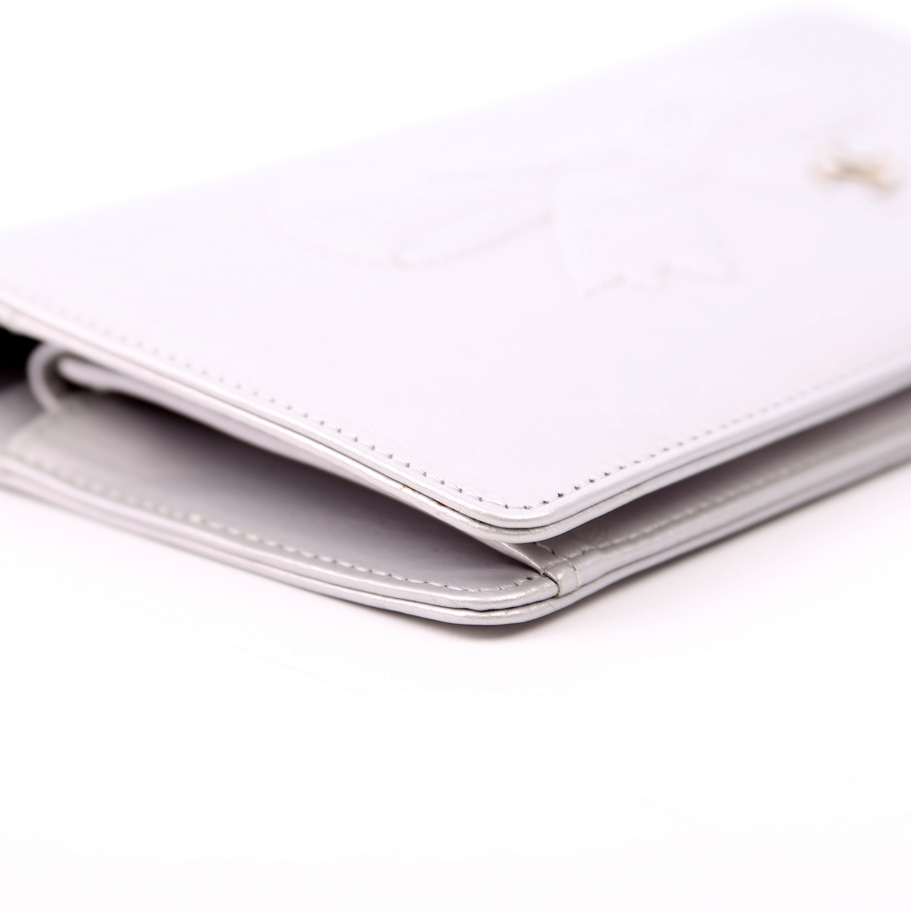 CC Bow Bi-Fold Wallet Metallic 12M Silver