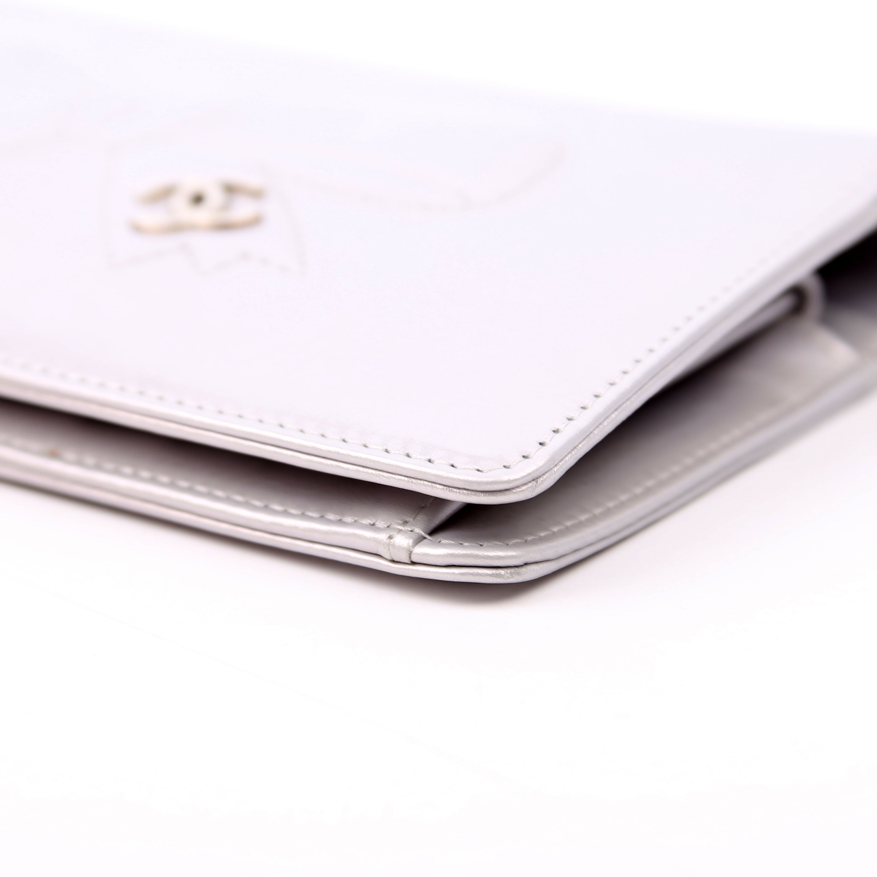 CC Bow Bi-Fold Wallet Metallic 12M Silver