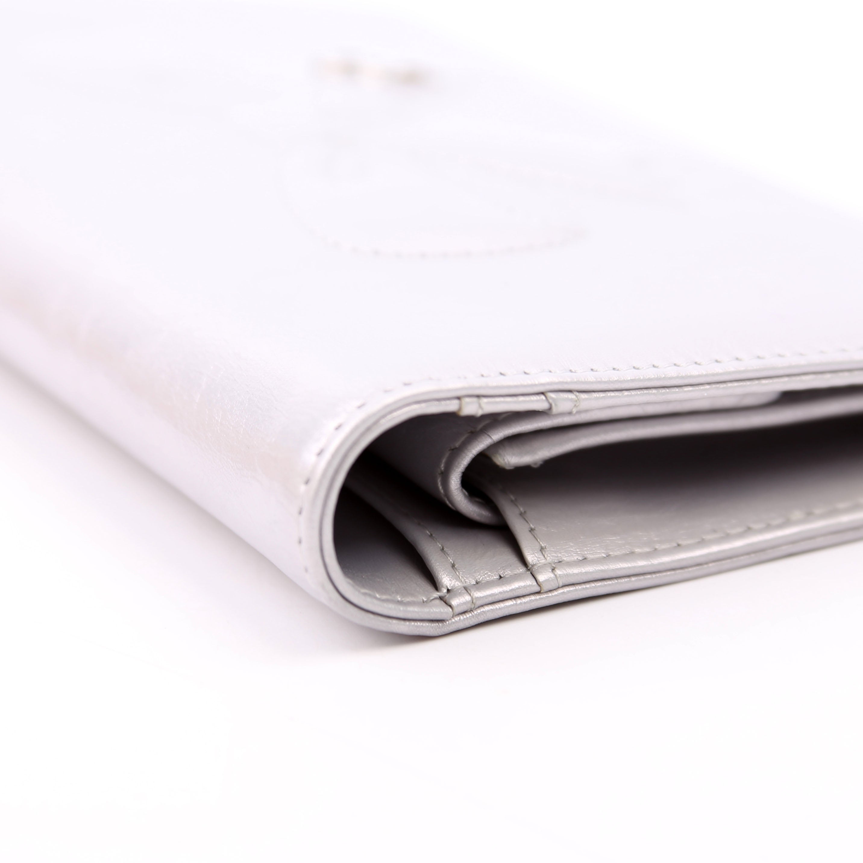 CC Bow Bi-Fold Wallet Metallic 12M Silver