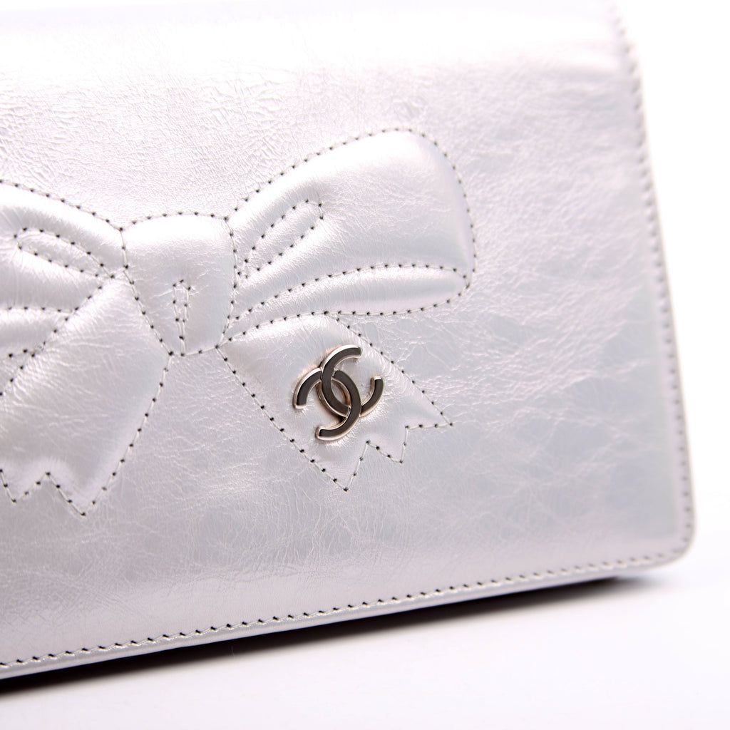 CC Bow Bi-Fold Wallet Metallic 12M Silver