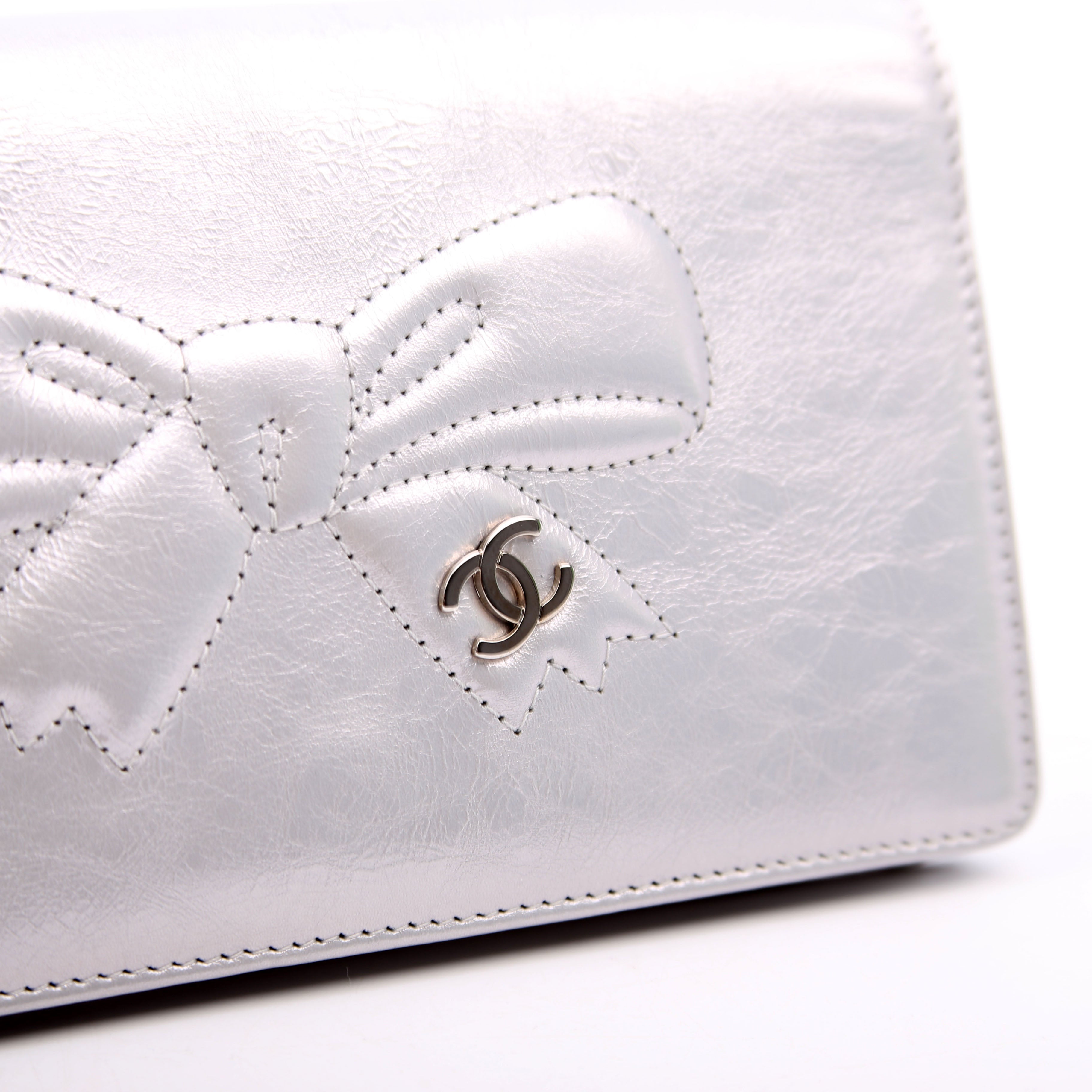 CC Bow Bi-Fold Wallet Metallic 12M Silver