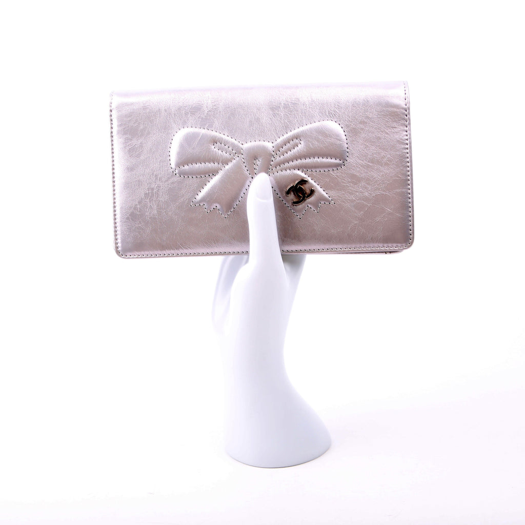 CC Bow Bi-Fold Wallet Metallic 12M Silver