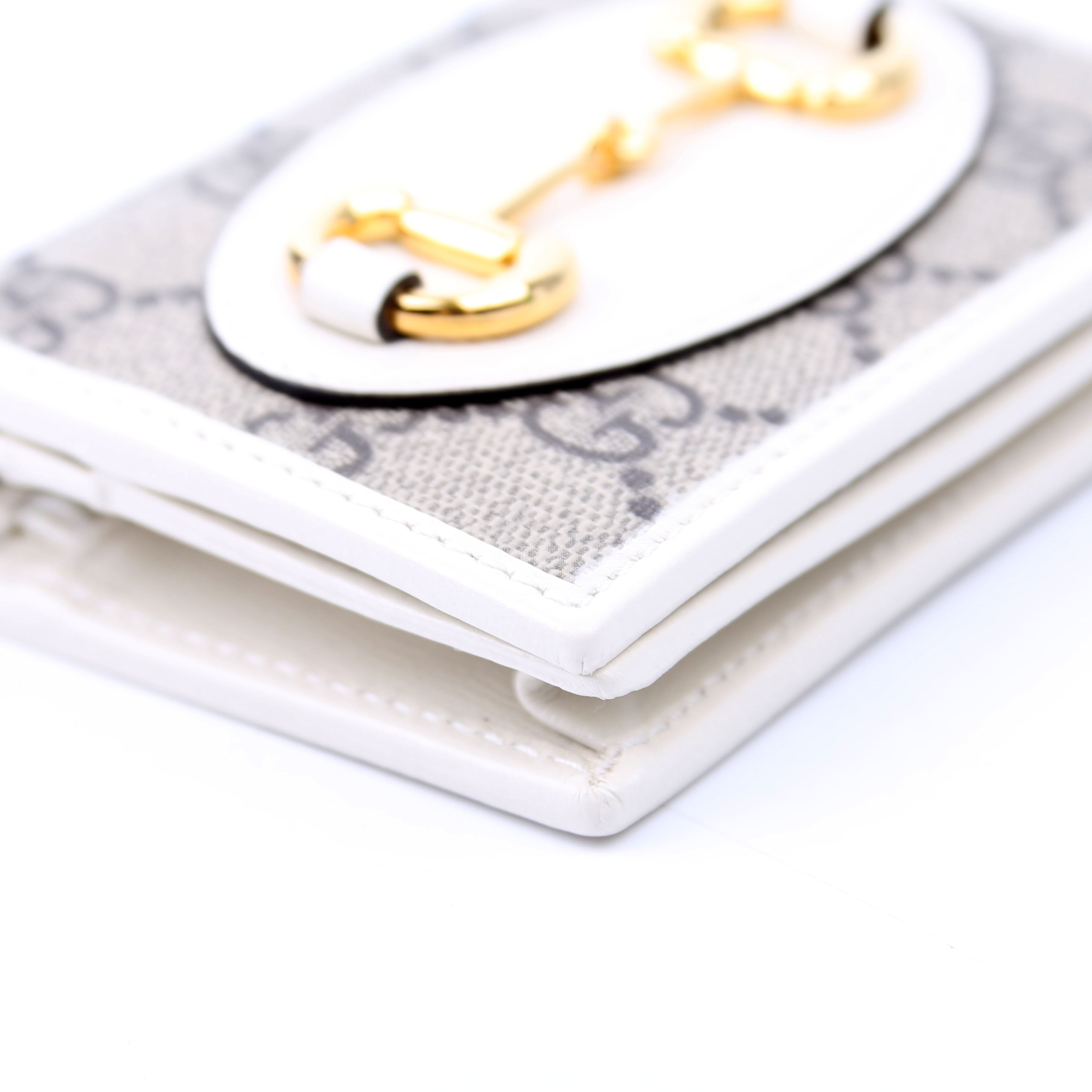 621887 Horsebit 1955 GG Supreme Card Case White