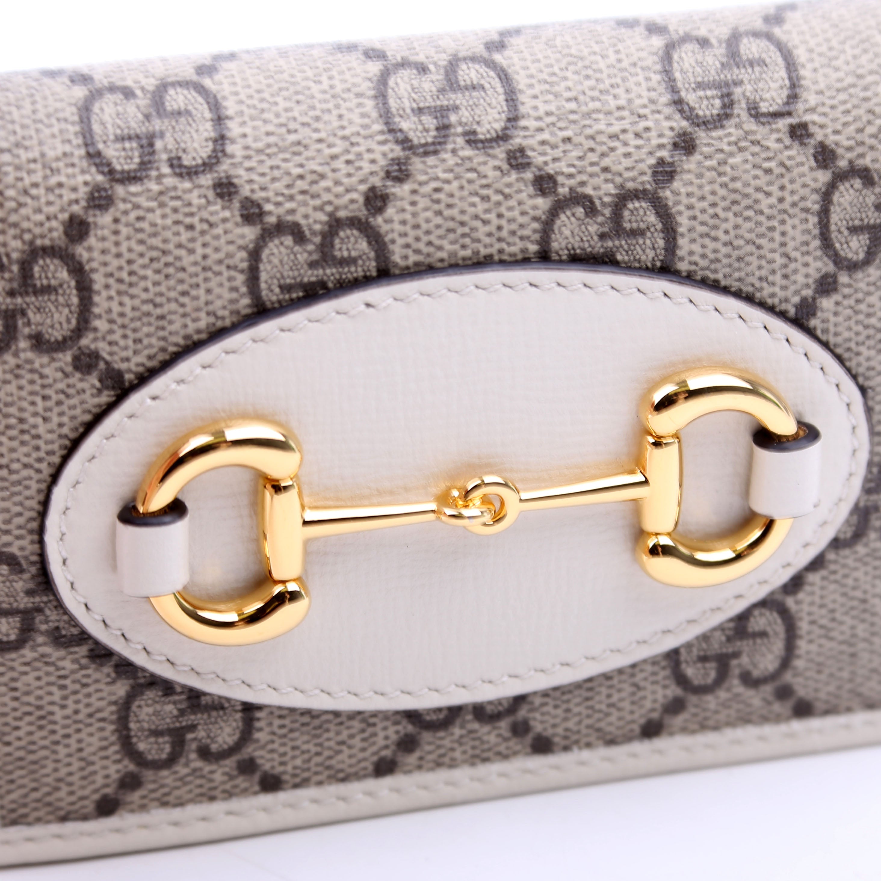 621887 Horsebit 1955 GG Supreme Card Case White