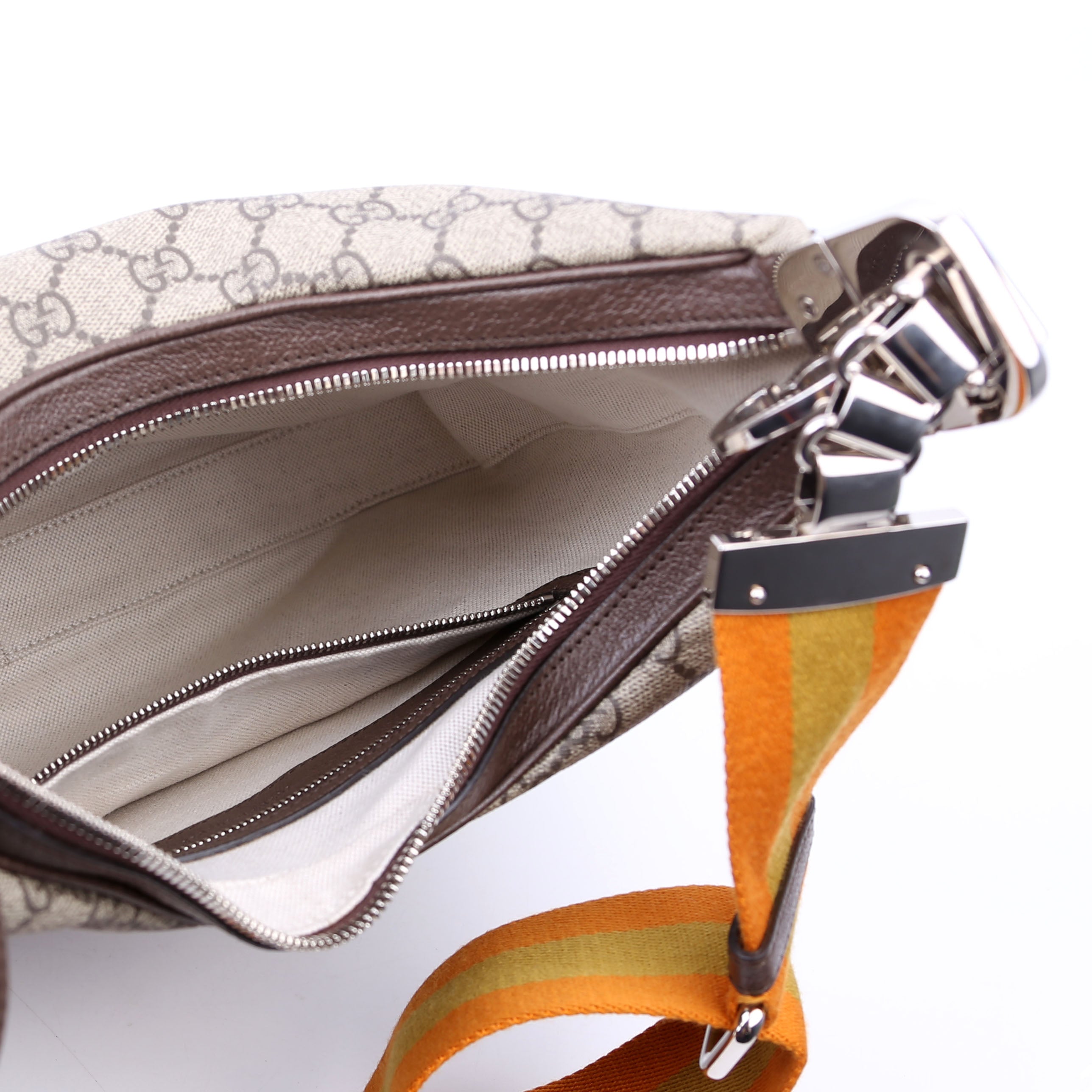 702823 Attache GG Supreme Shoulder Bag Medium