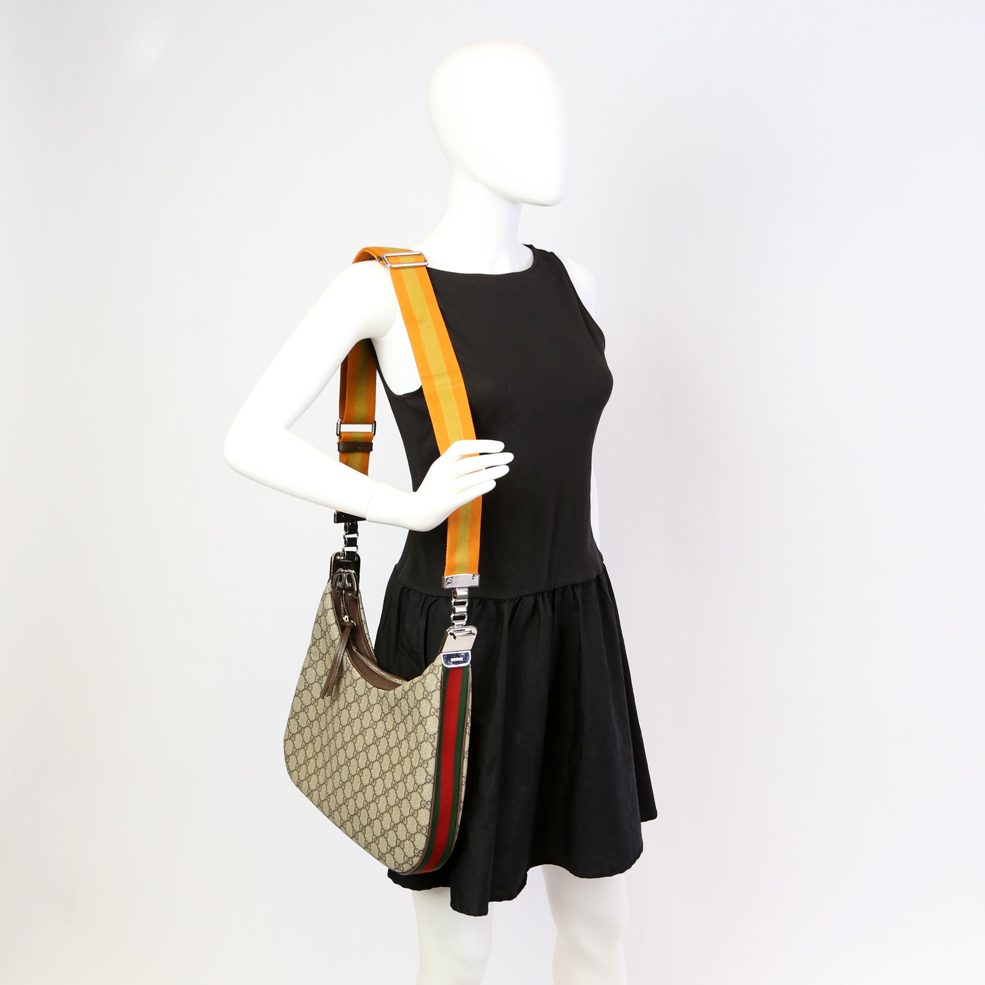 702823 Attache GG Supreme Shoulder Bag Medium