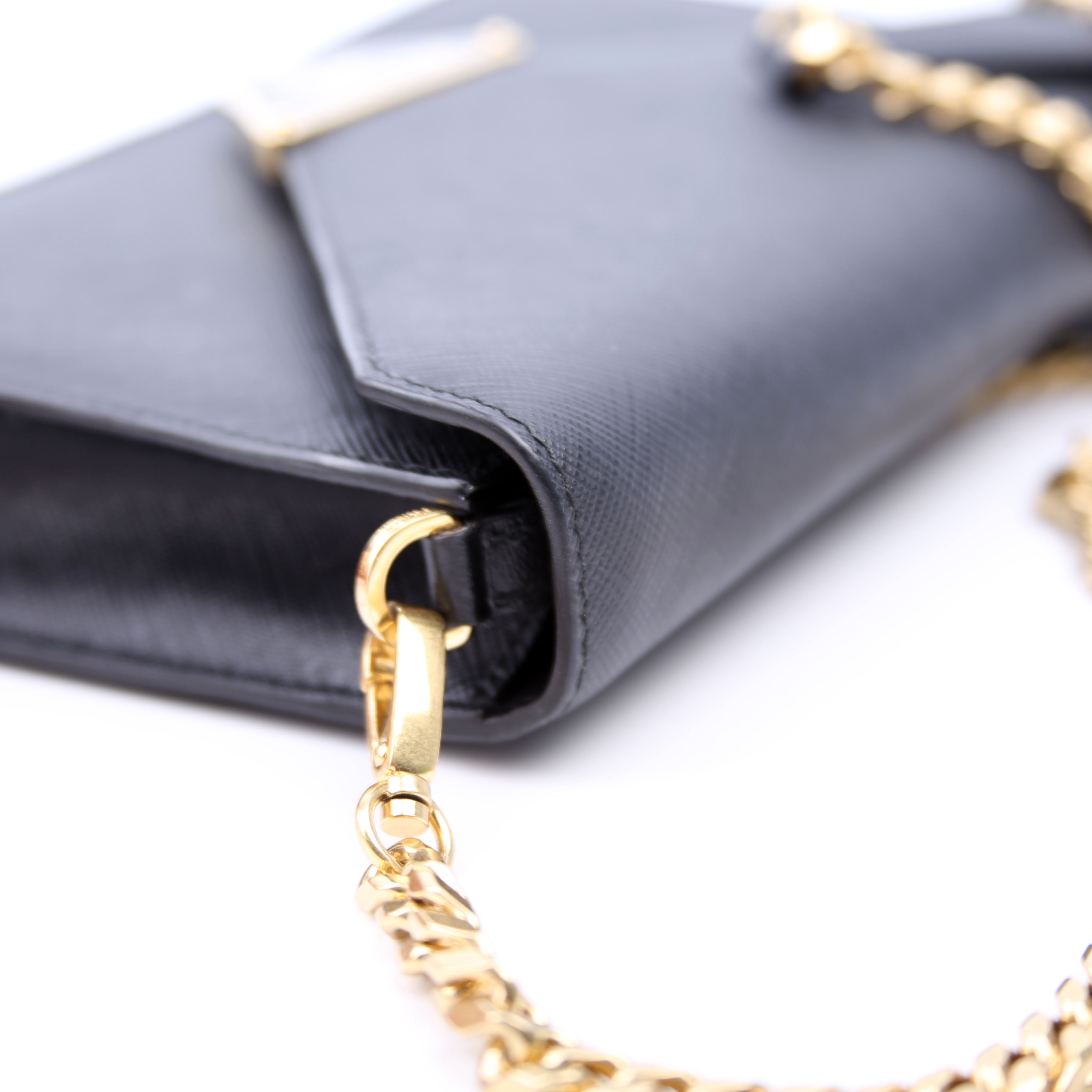 Triangle Envelope Saffiano Black