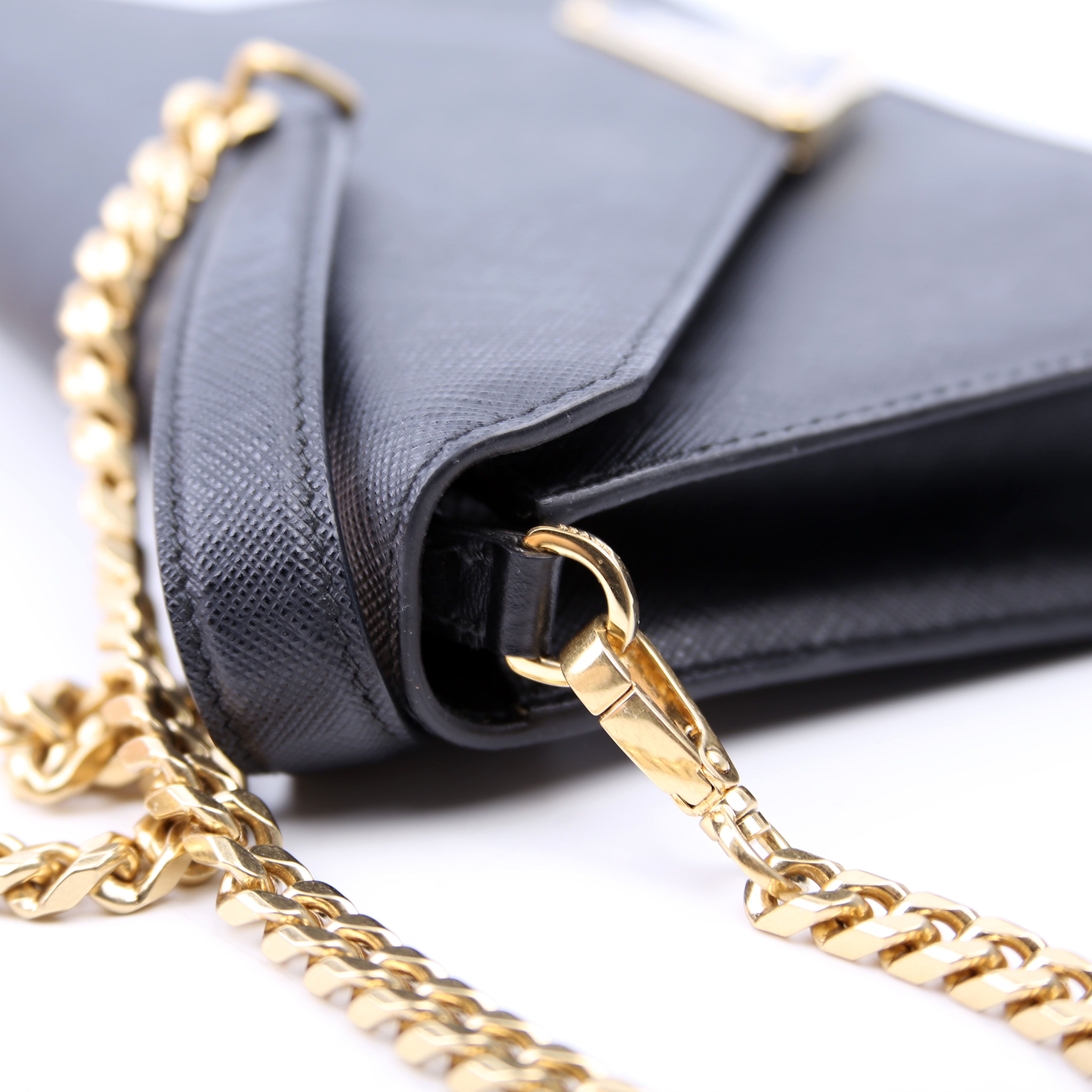 Triangle Envelope Saffiano Black