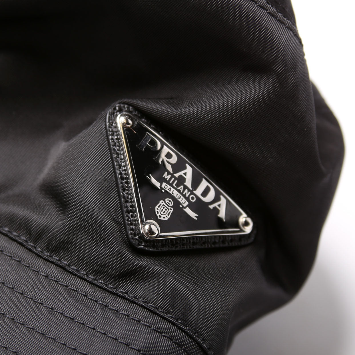 1HC137 Re-Nylon Triangle Logo Bucket Hat Size Medium Black