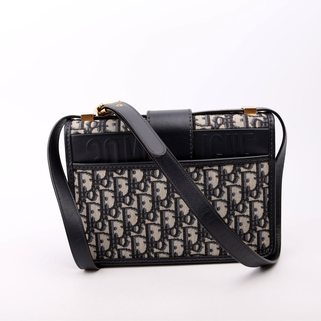 30 Montaigne Chain Bag Navy/Beige