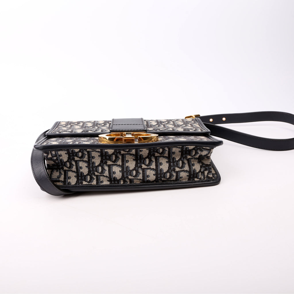 30 Montaigne Chain Bag Navy/Beige