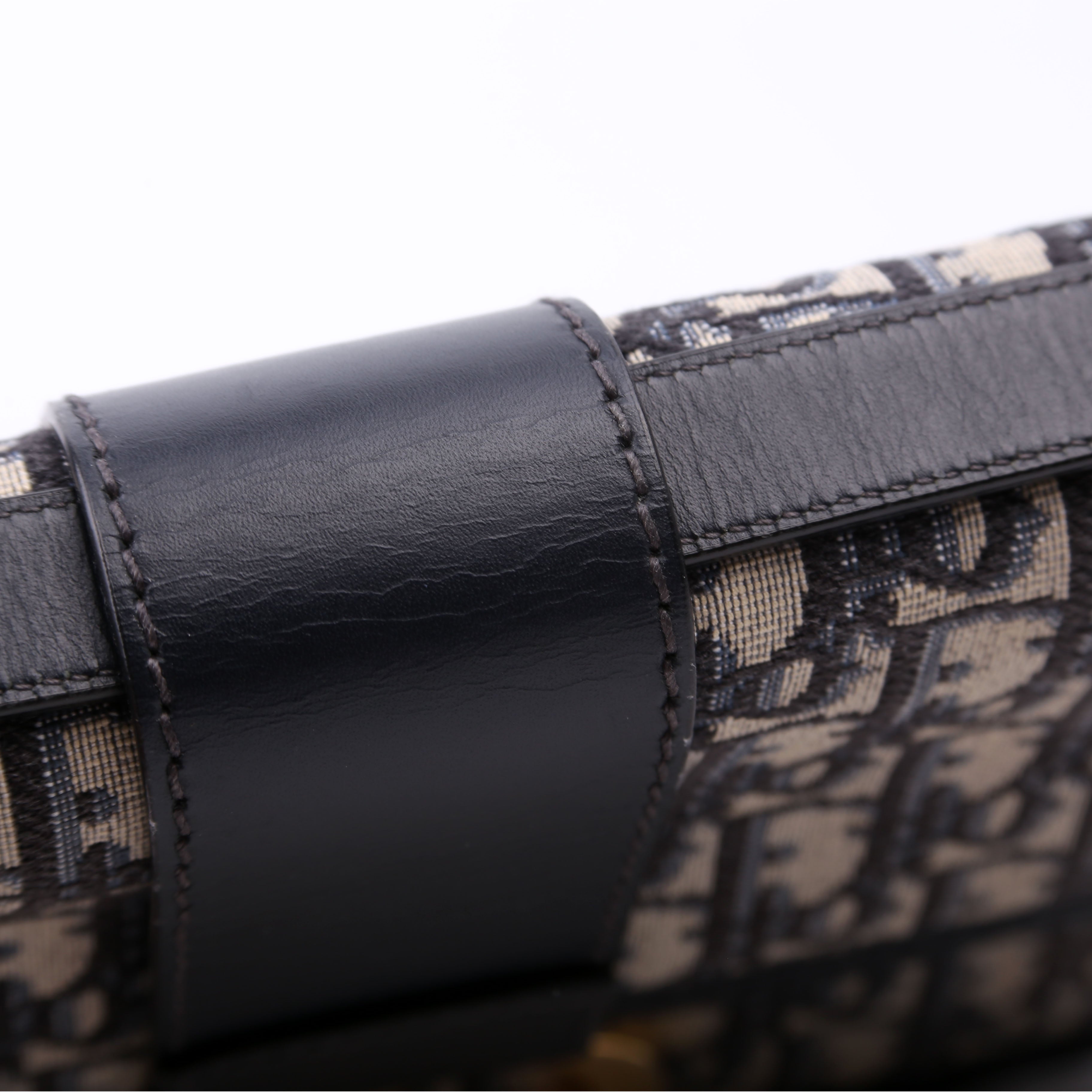30 Montaigne Chain Bag Navy/Beige