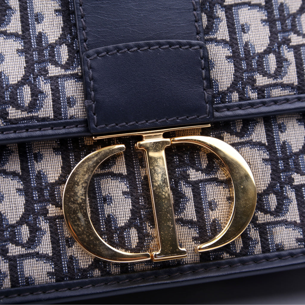 30 Montaigne Chain Bag Navy/Beige