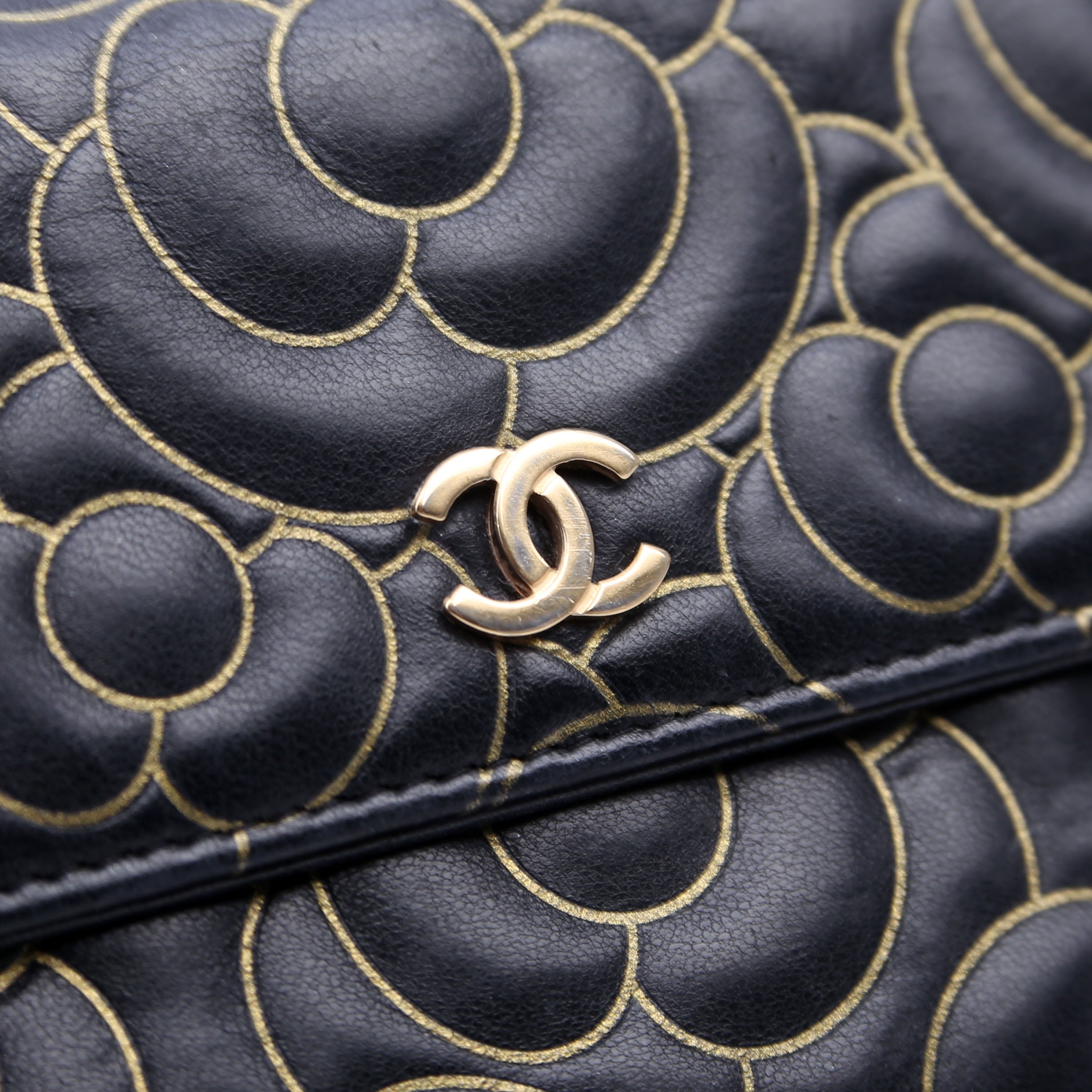 Camellia Embossed Long Wallet 21M Black/Gold