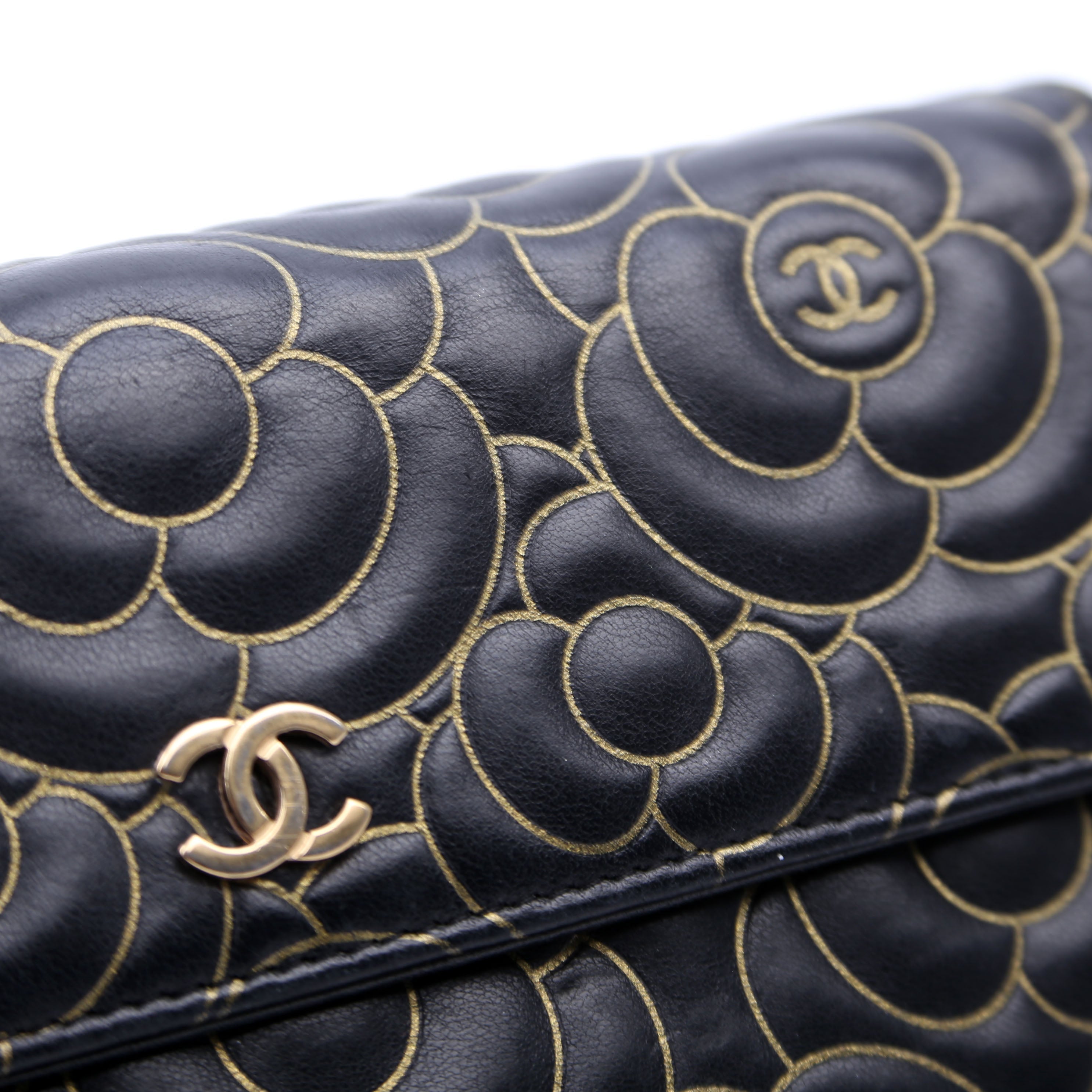 Camellia Embossed Long Wallet 21M Black/Gold