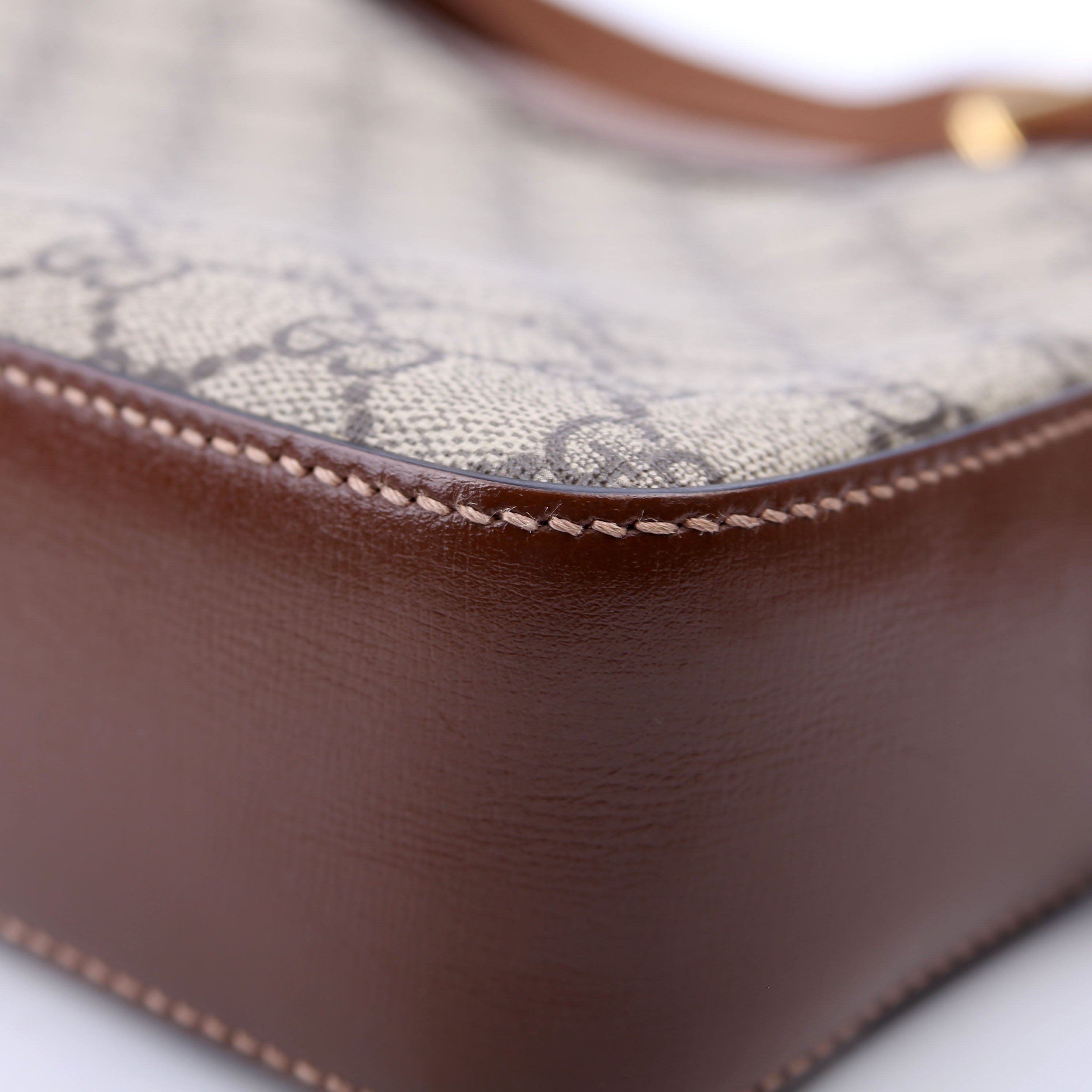675891 Interlocking GG Messenger Brown